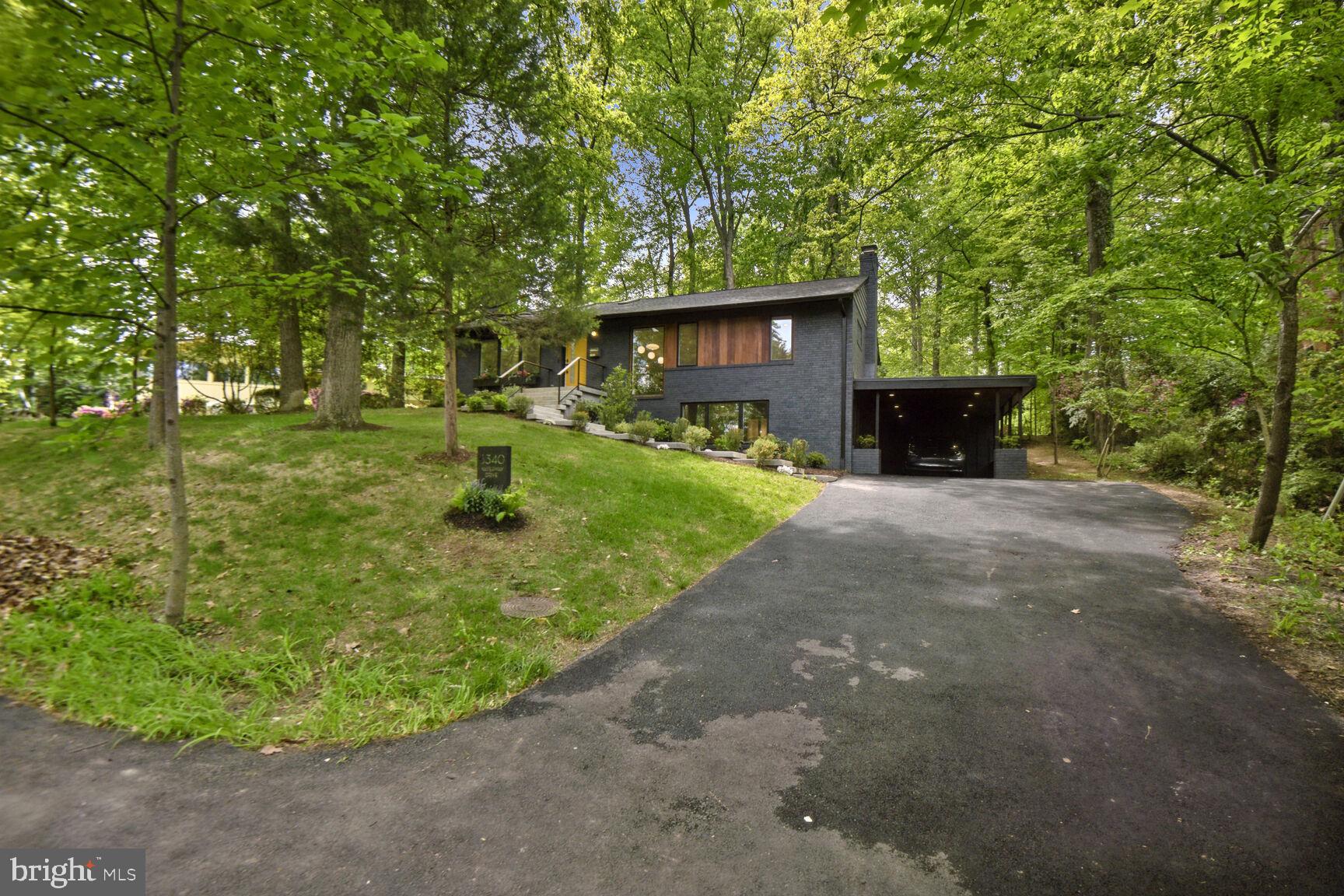 LAKE BARCROFT - Residential