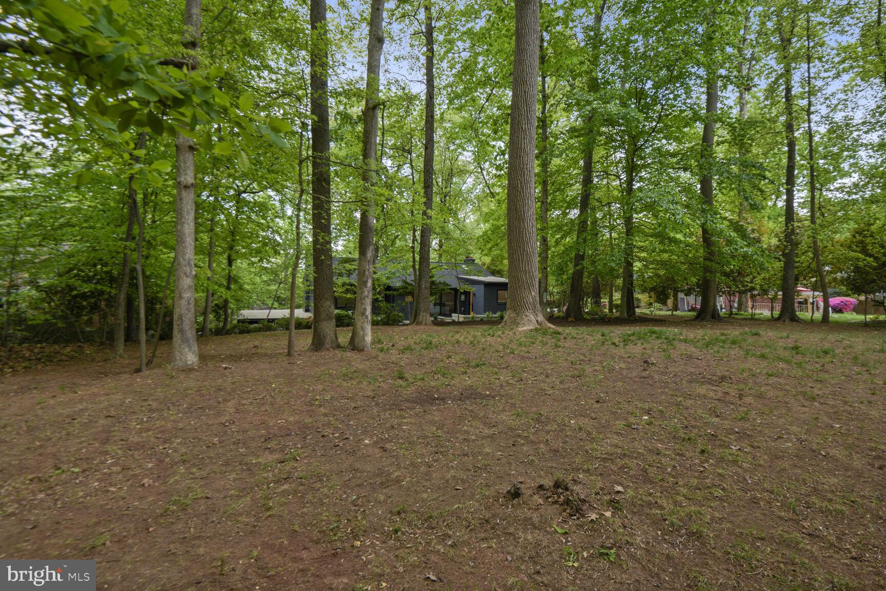 LAKE BARCROFT - Residential