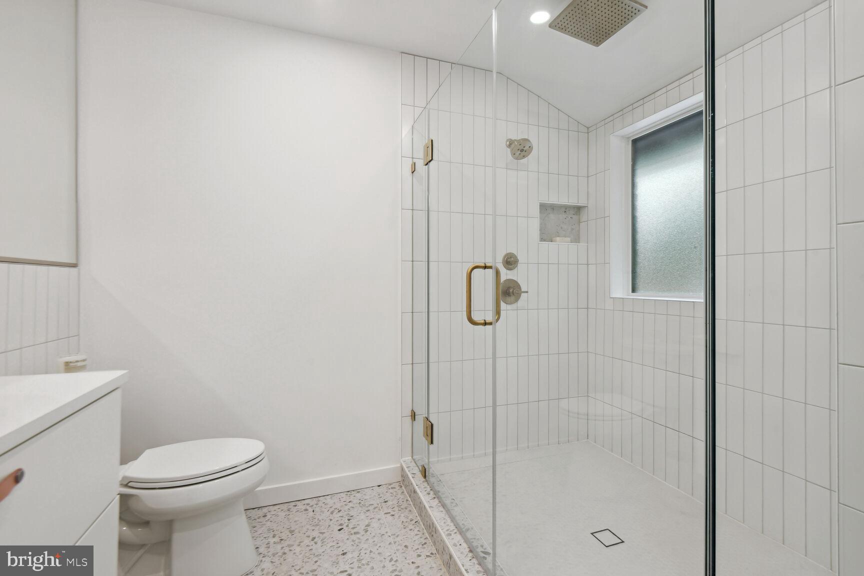 LAKE BARCROFT - Residential