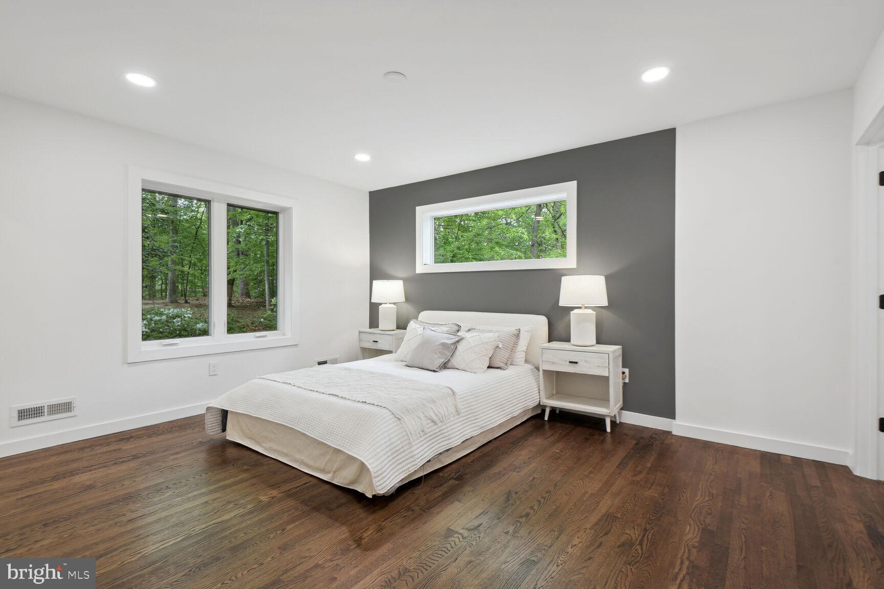 LAKE BARCROFT - Residential