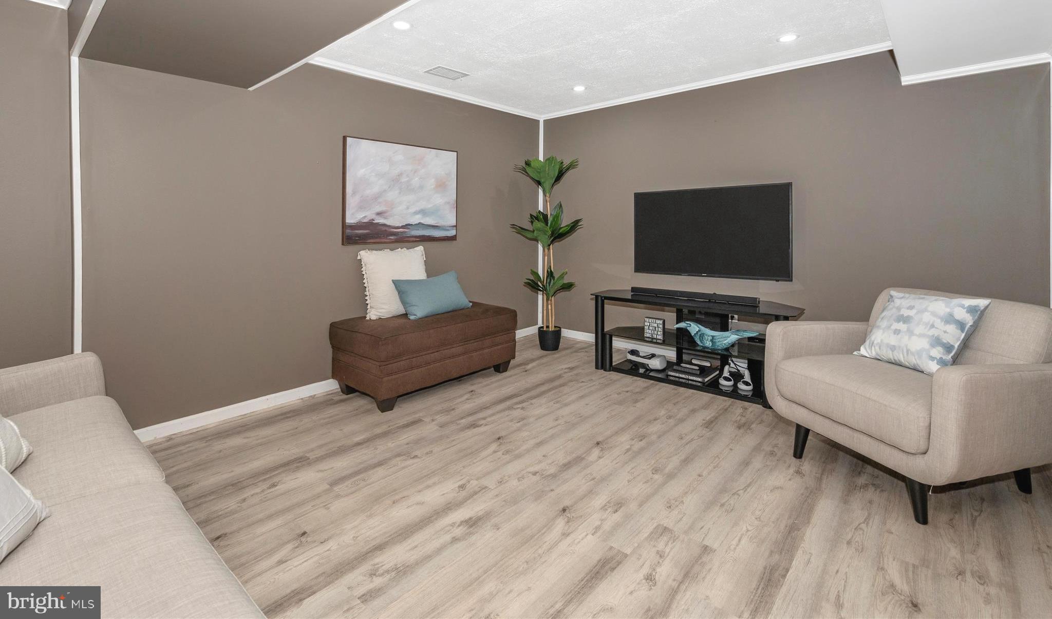 BEL PRE WOODS - Residential