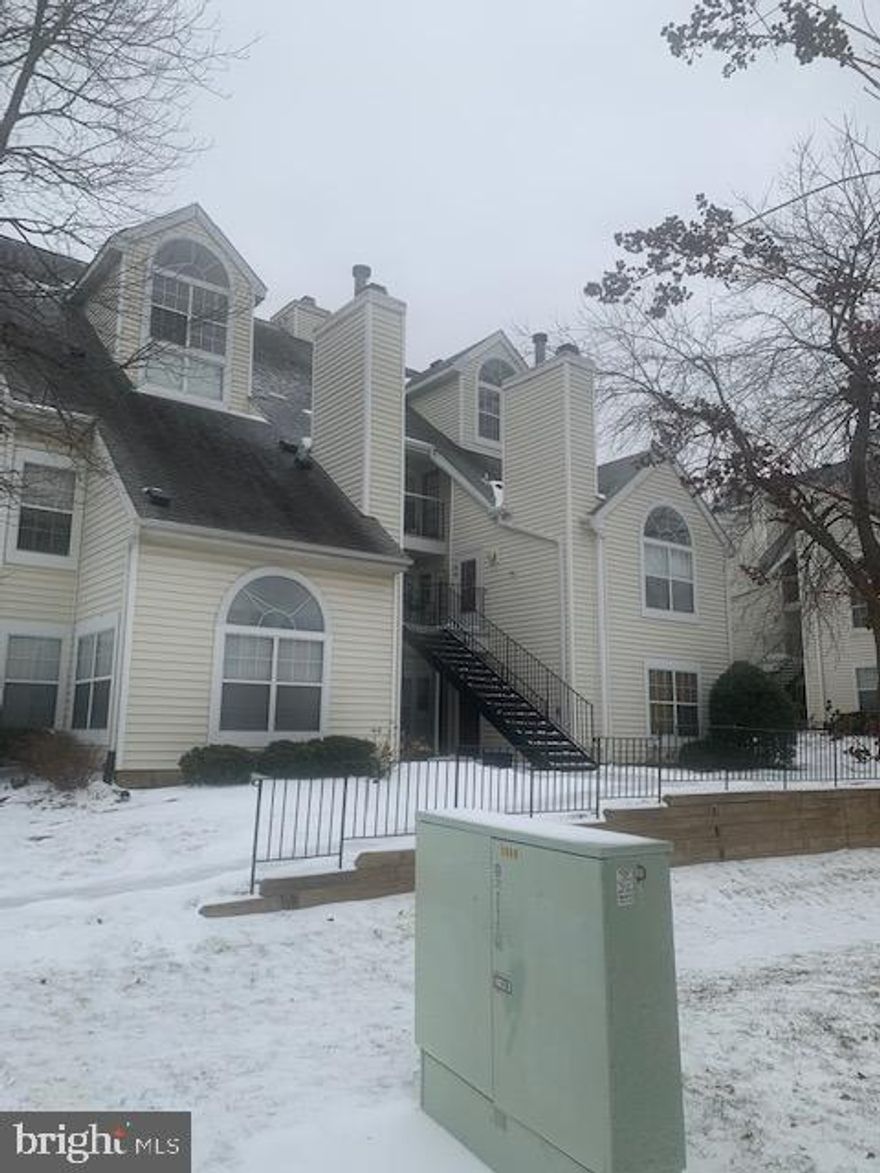 Come check out this  1 bed 1 bath condo with lovely high ceilings , lots of storage and lots of light! Everything is electric. Balcony with great views with a lake near by.  Wood burning fireplace, updated dishwasher, updated cabinets.  Near by you have a bus stop at walking distance , 295/95/ICC-200 within a few minutes.  Downtown is 10 minutes away walking where you'll find a shopping center & movie theater.