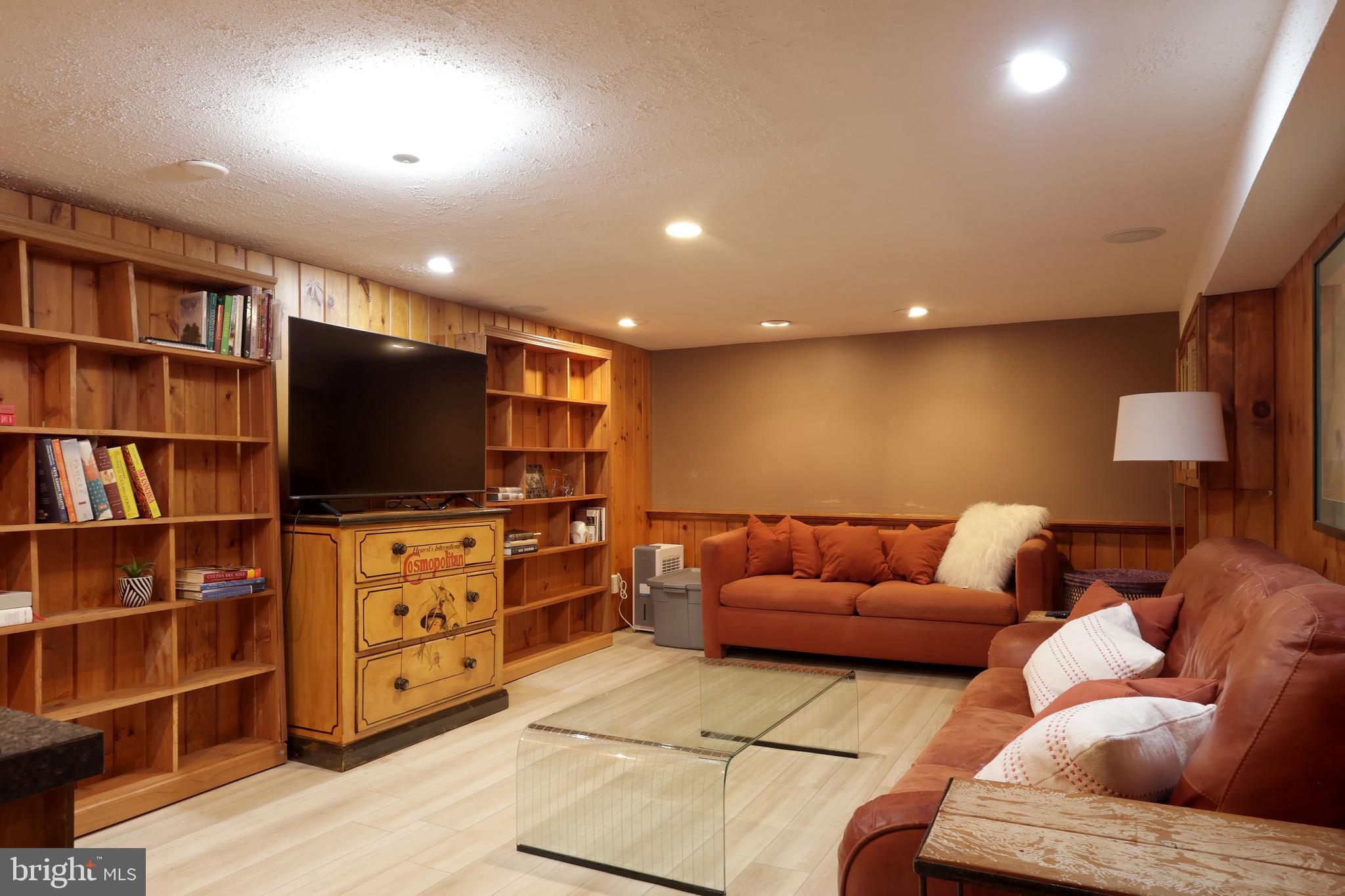 HOLMES-FOSTER - Residential