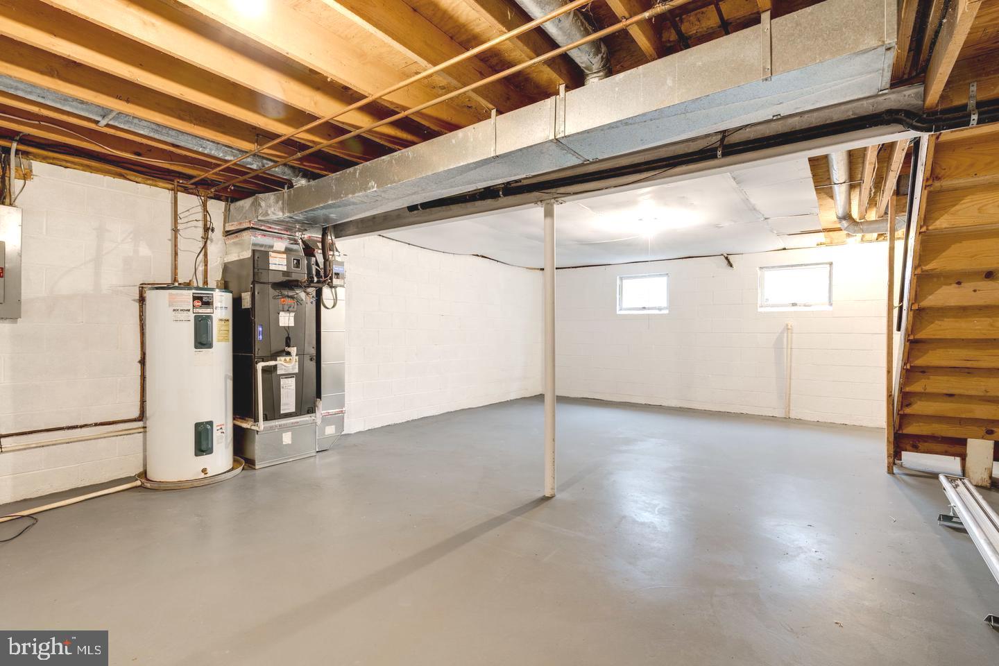 VAN DYKE MANOR - Residential Lease