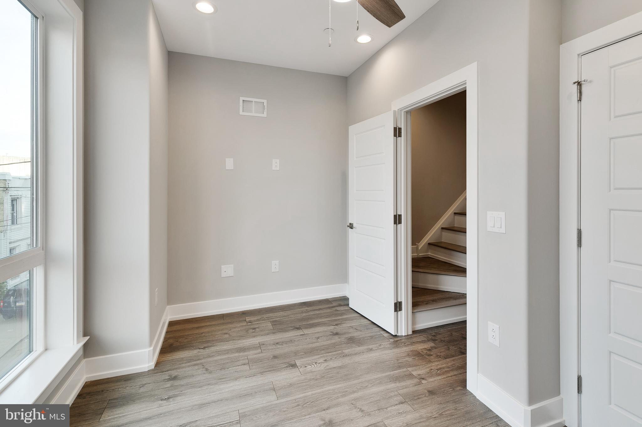 LOWER MOYAMENSING - Residential