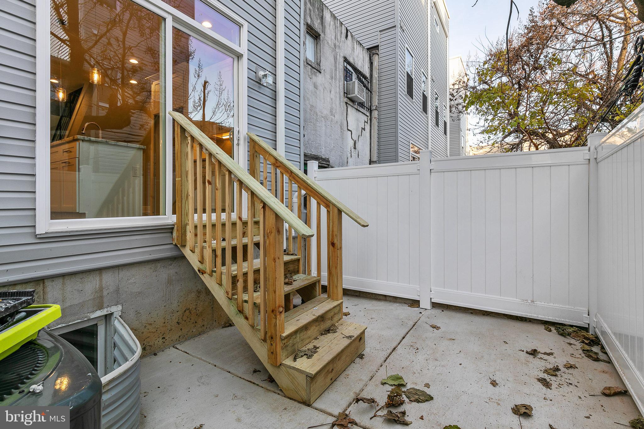 LOWER MOYAMENSING - Residential