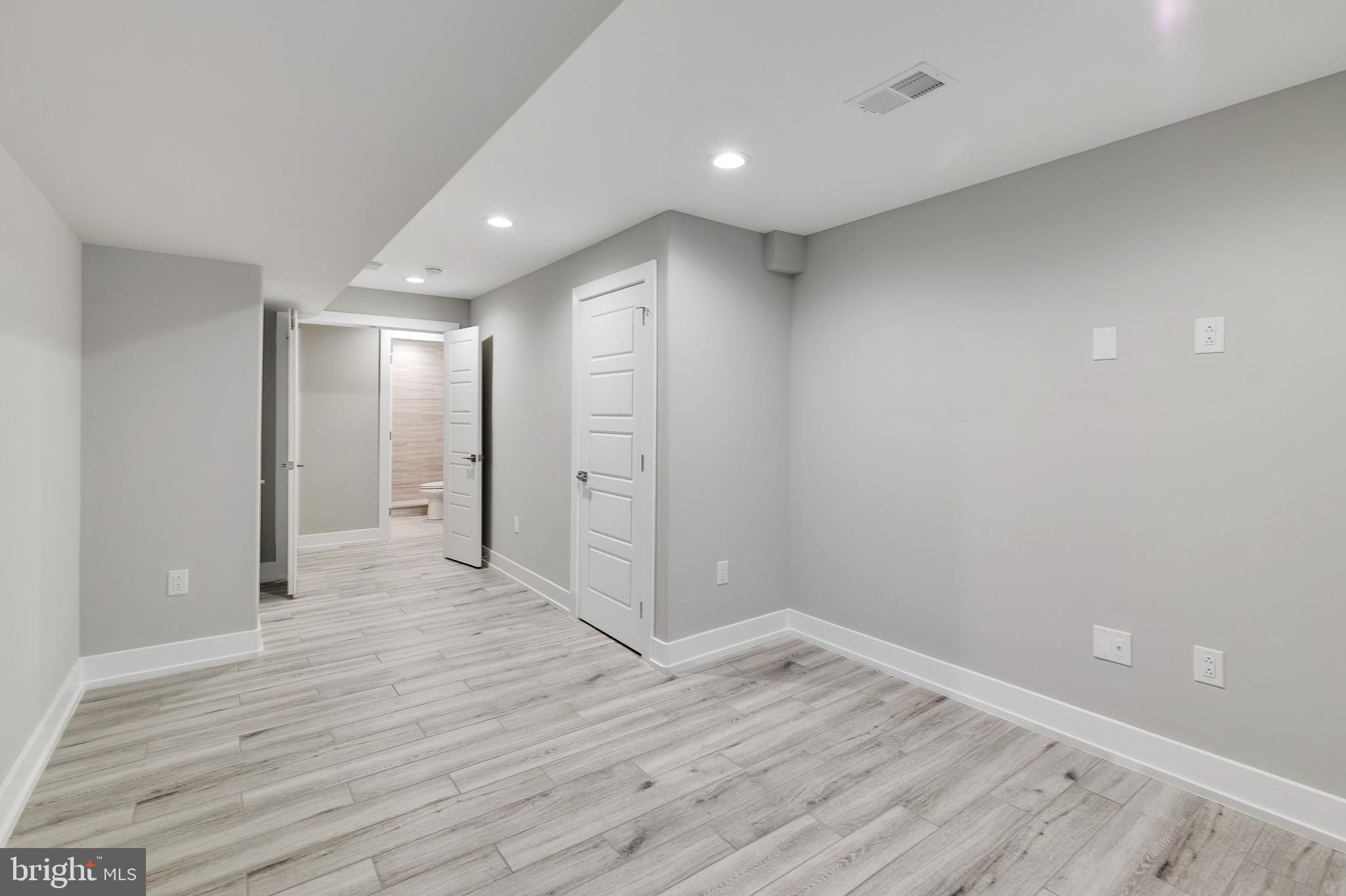 LOWER MOYAMENSING - Residential