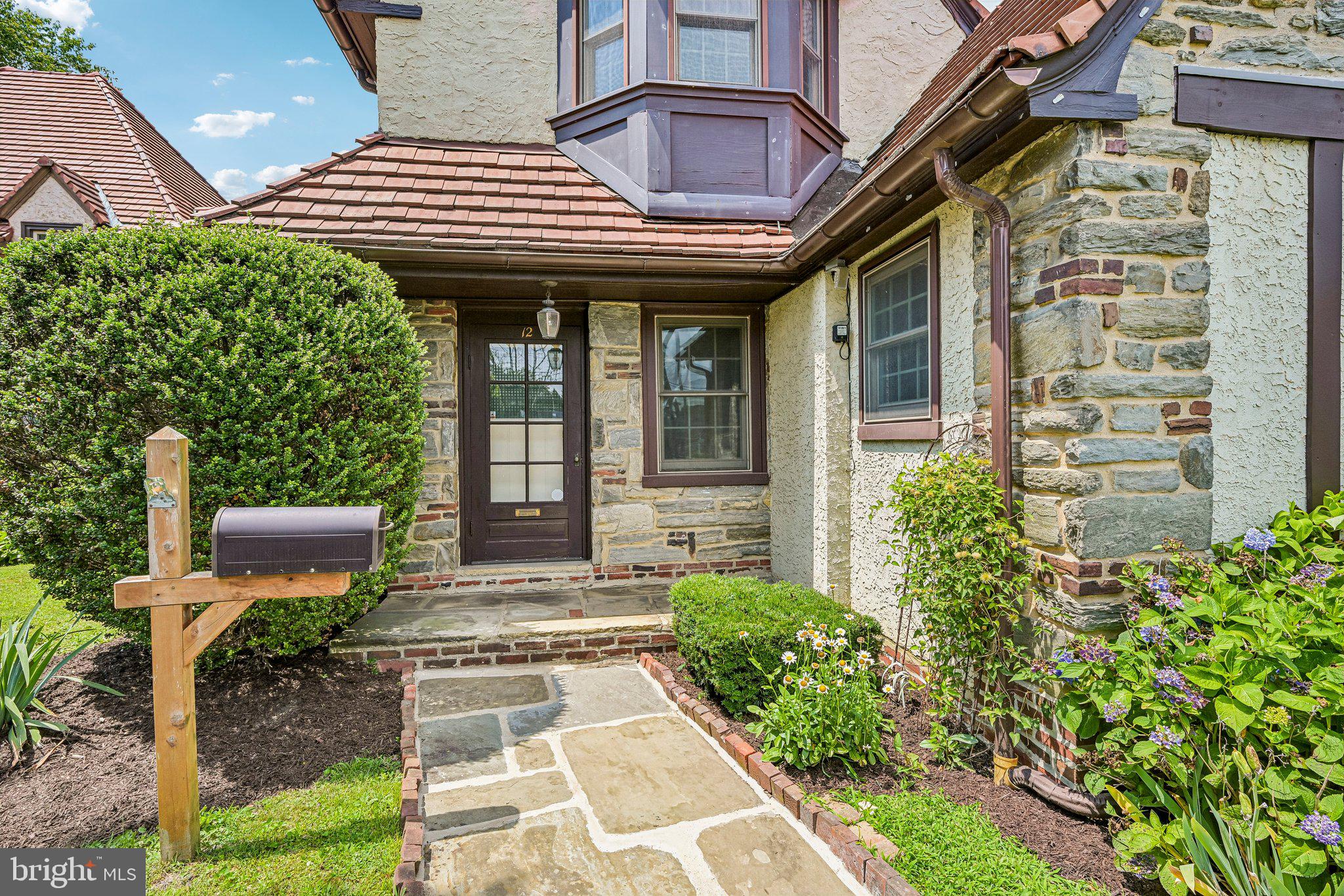 12 WINDSOR CIRCLE