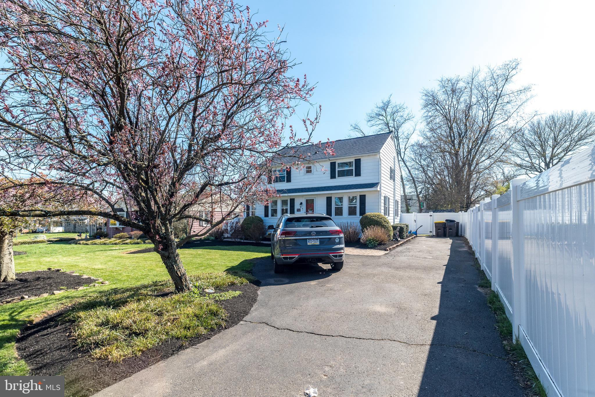 712 E HANCOCK STREET