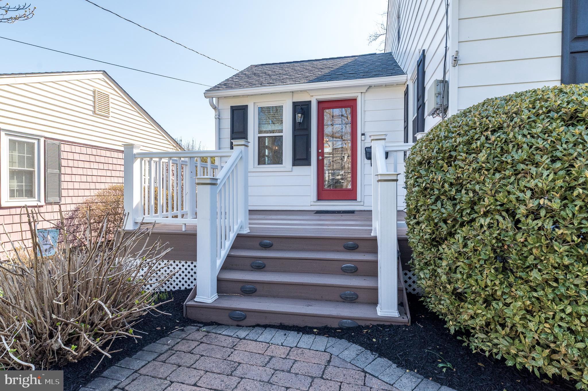 712 E HANCOCK STREET