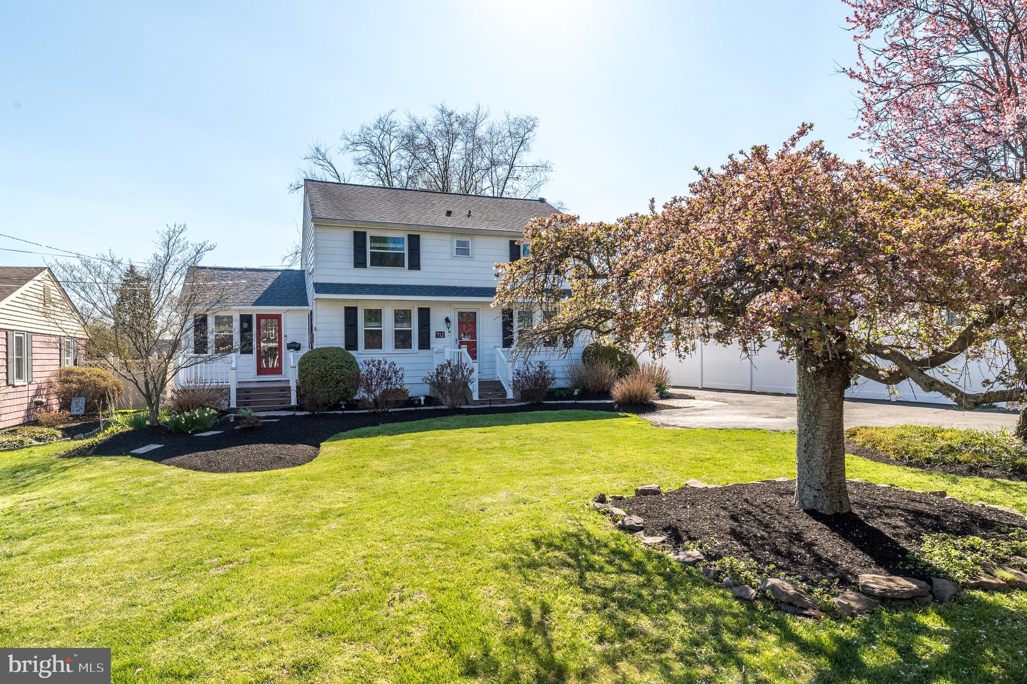 712 E HANCOCK STREET