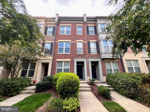 Photo of 860 Regents Square #339, OXON HILL, MD 20745 (MLS # MDPG2219146)