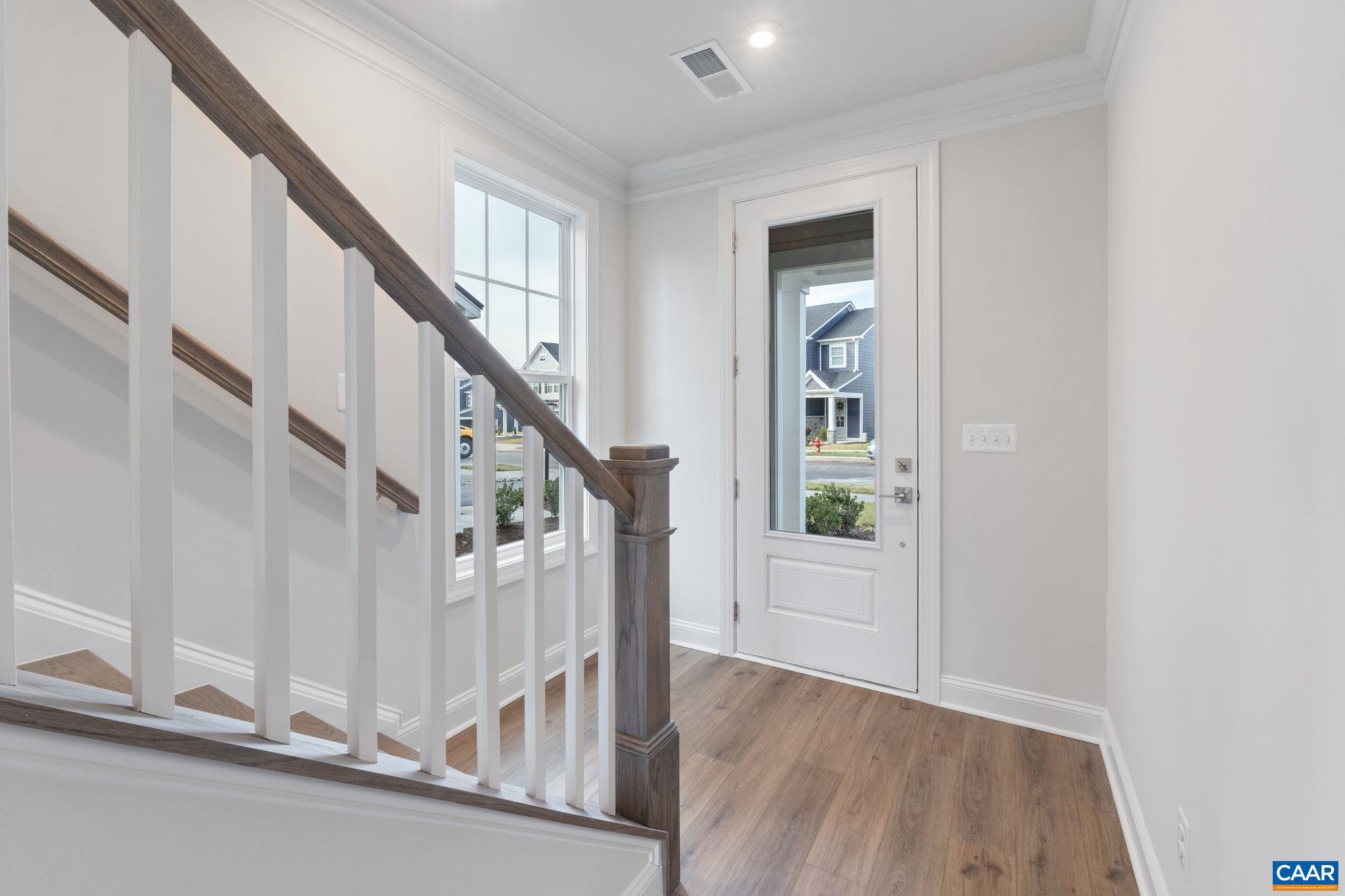 19 TALEN LN
