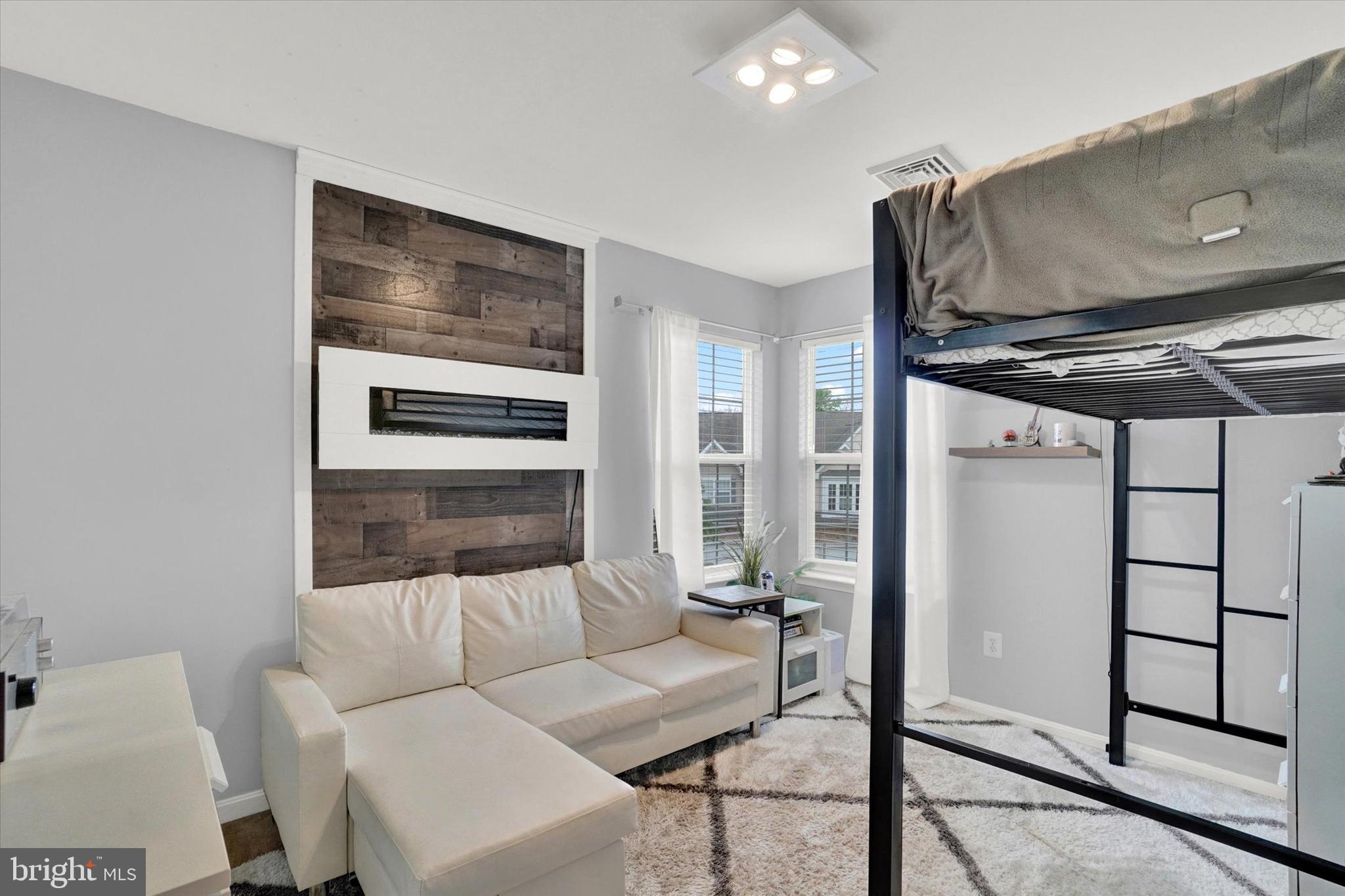 BROWNSTONE MANOR - Residential