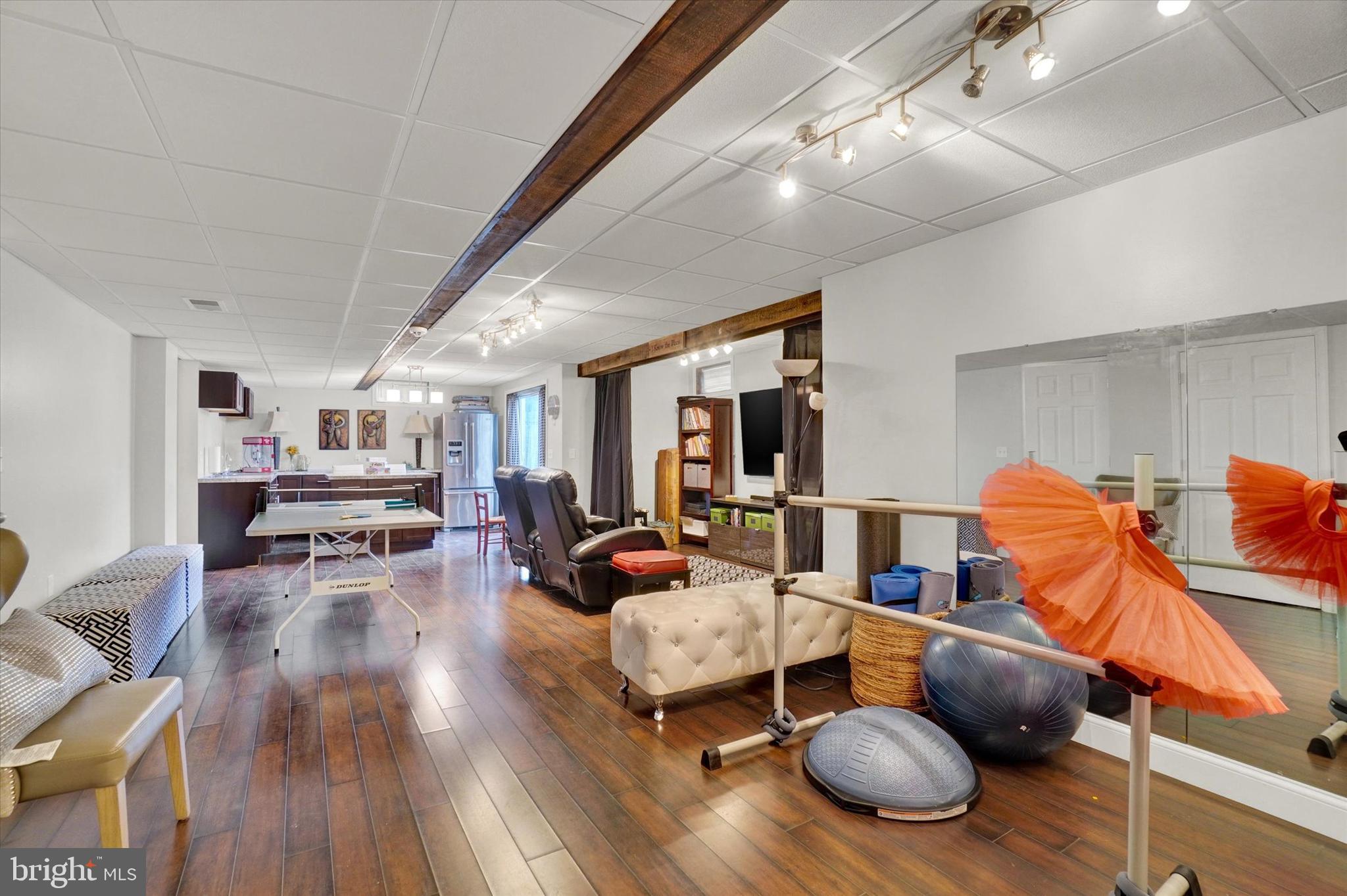 BROWNSTONE MANOR - Residential