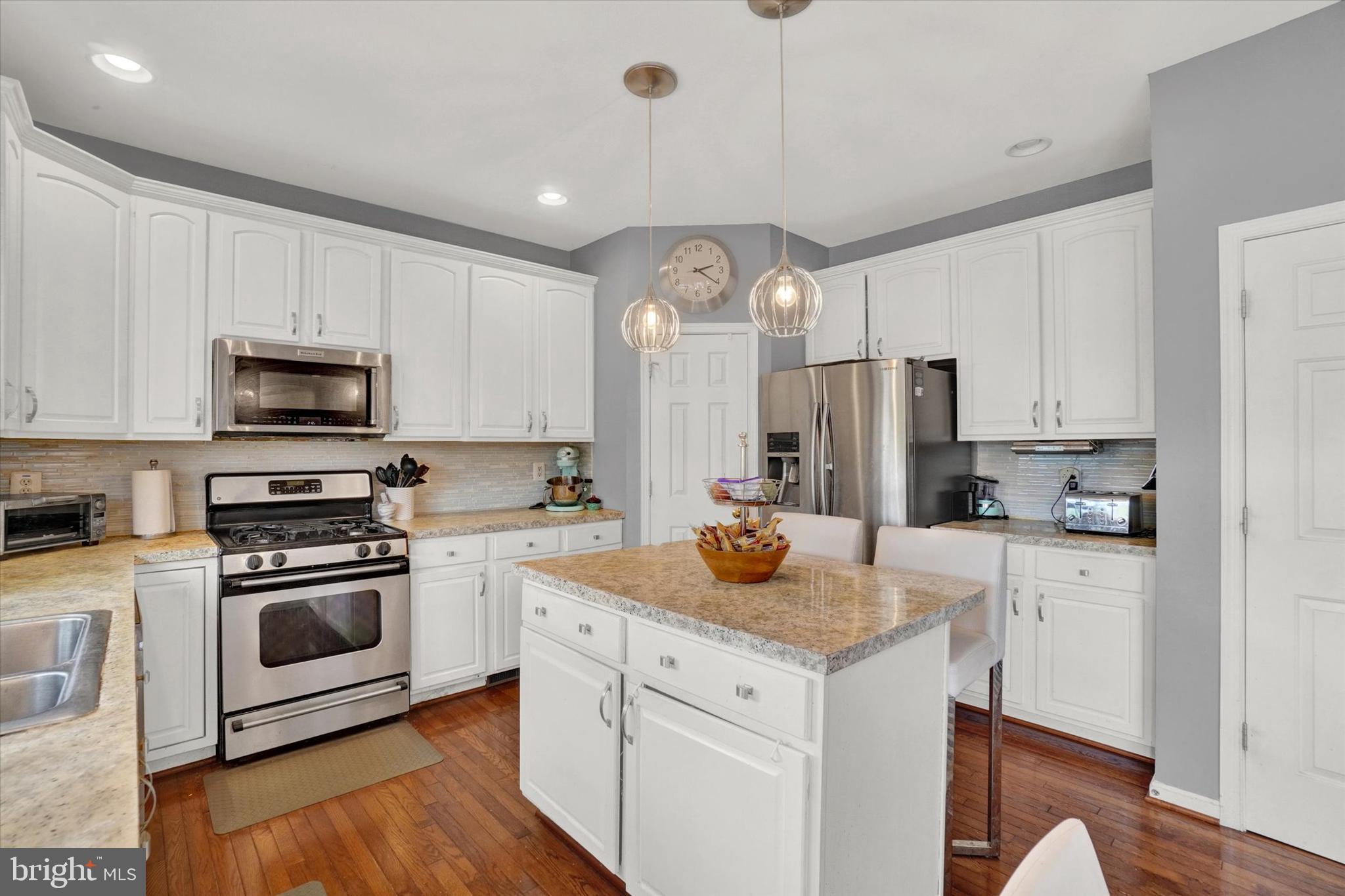 BROWNSTONE MANOR - Residential