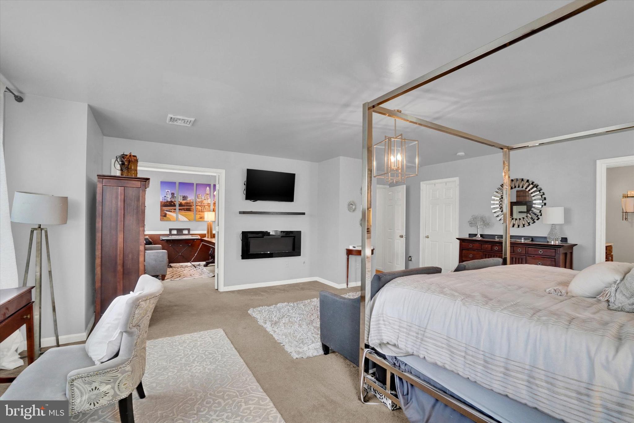 BROWNSTONE MANOR - Residential