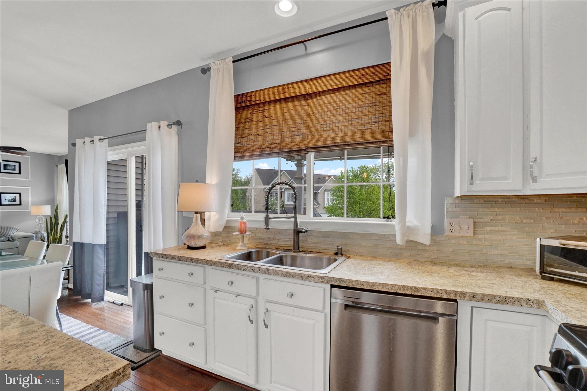 BROWNSTONE MANOR - Residential