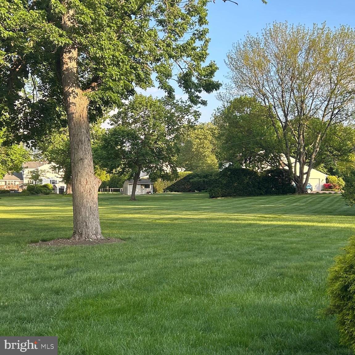 EXECUTIVE ESTATES - Residential