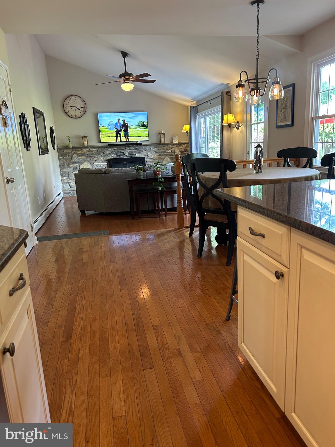 EXECUTIVE ESTATES - Residential