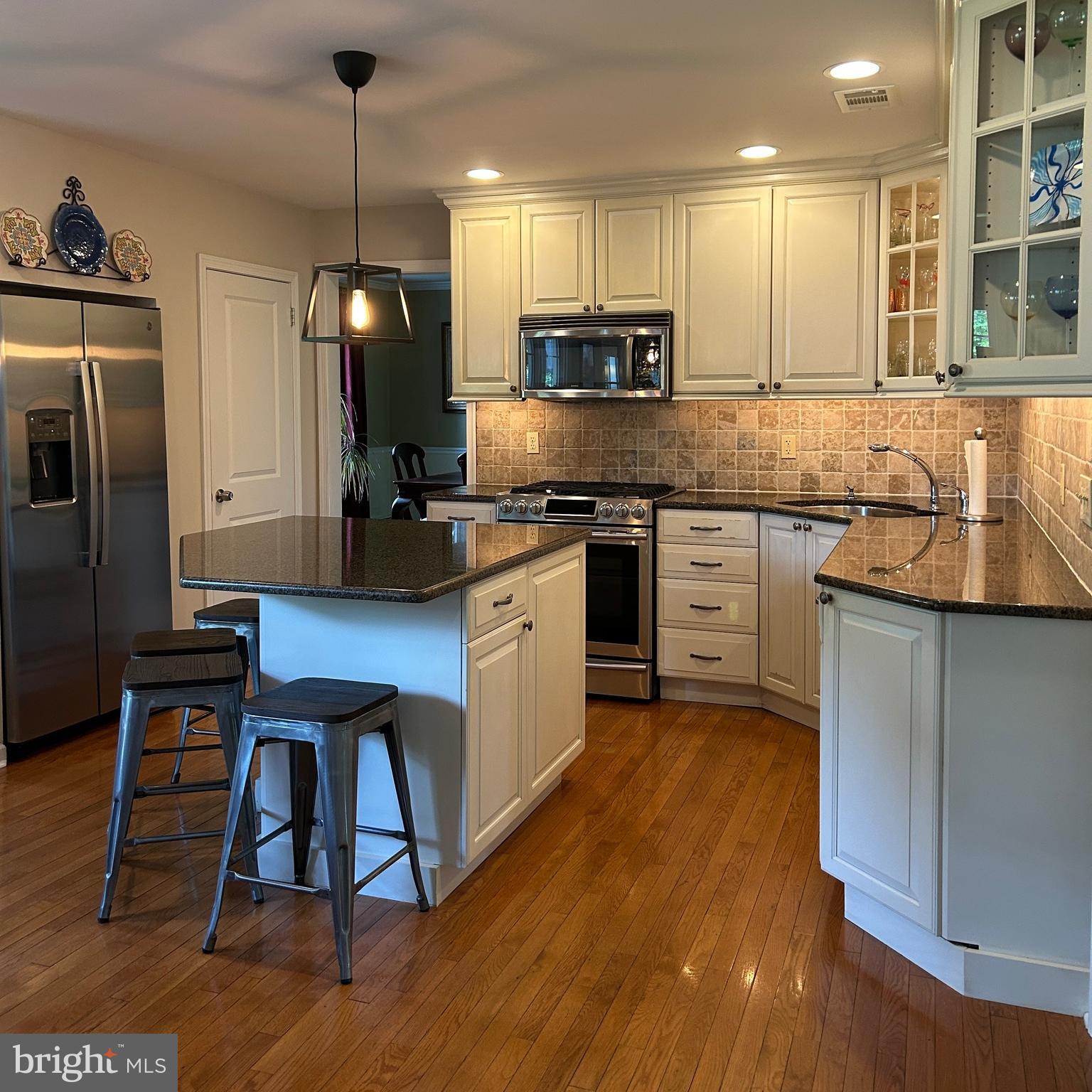 EXECUTIVE ESTATES - Residential