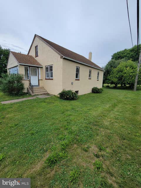 Homes For Rent - 106 Center Avenue<br/> Montgomery County, OAKS, PA 19456