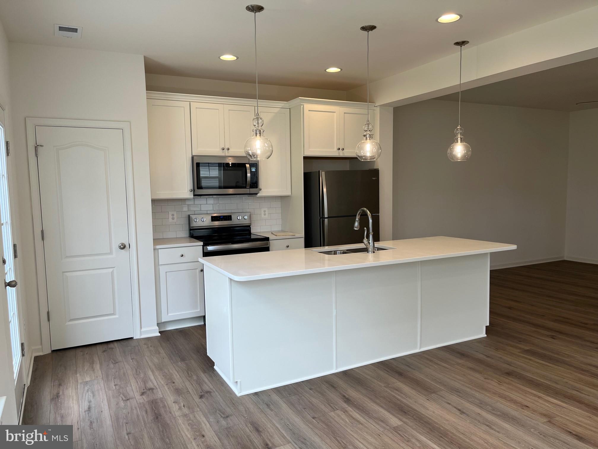 OVERLOOK AT RIVERSIDE TOWNHOMES - Residential