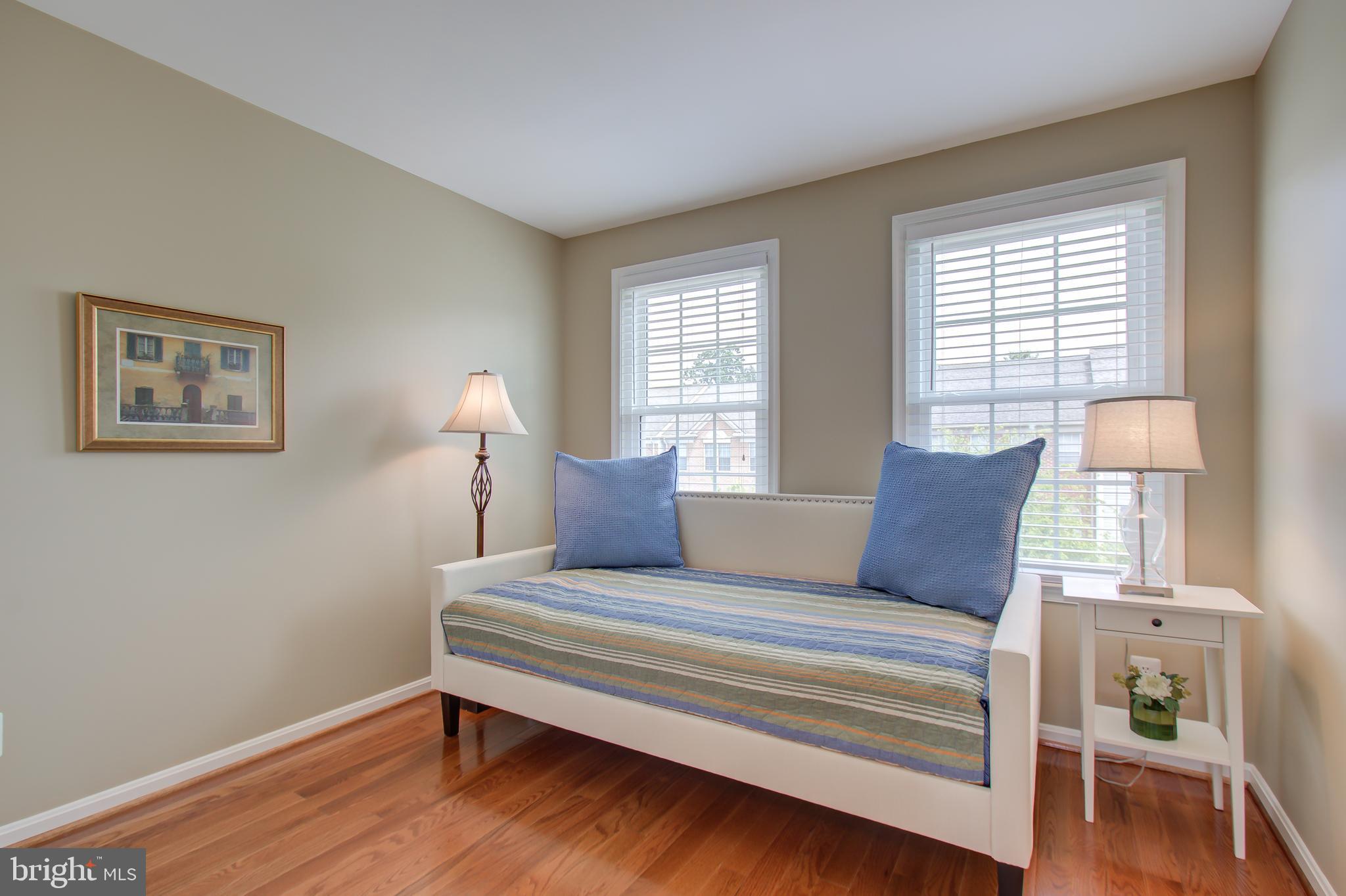 LOWES ISLAND/CASCADES - Residential