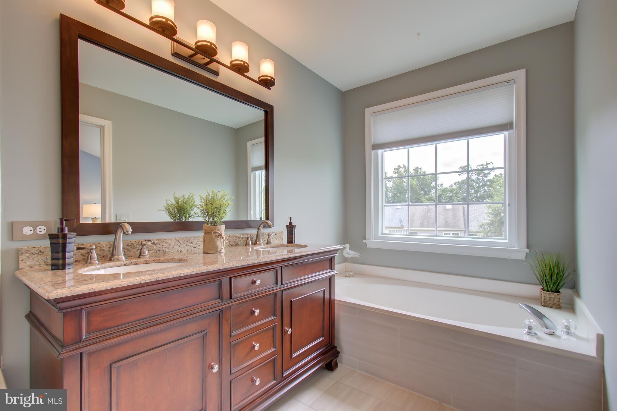 LOWES ISLAND/CASCADES - Residential