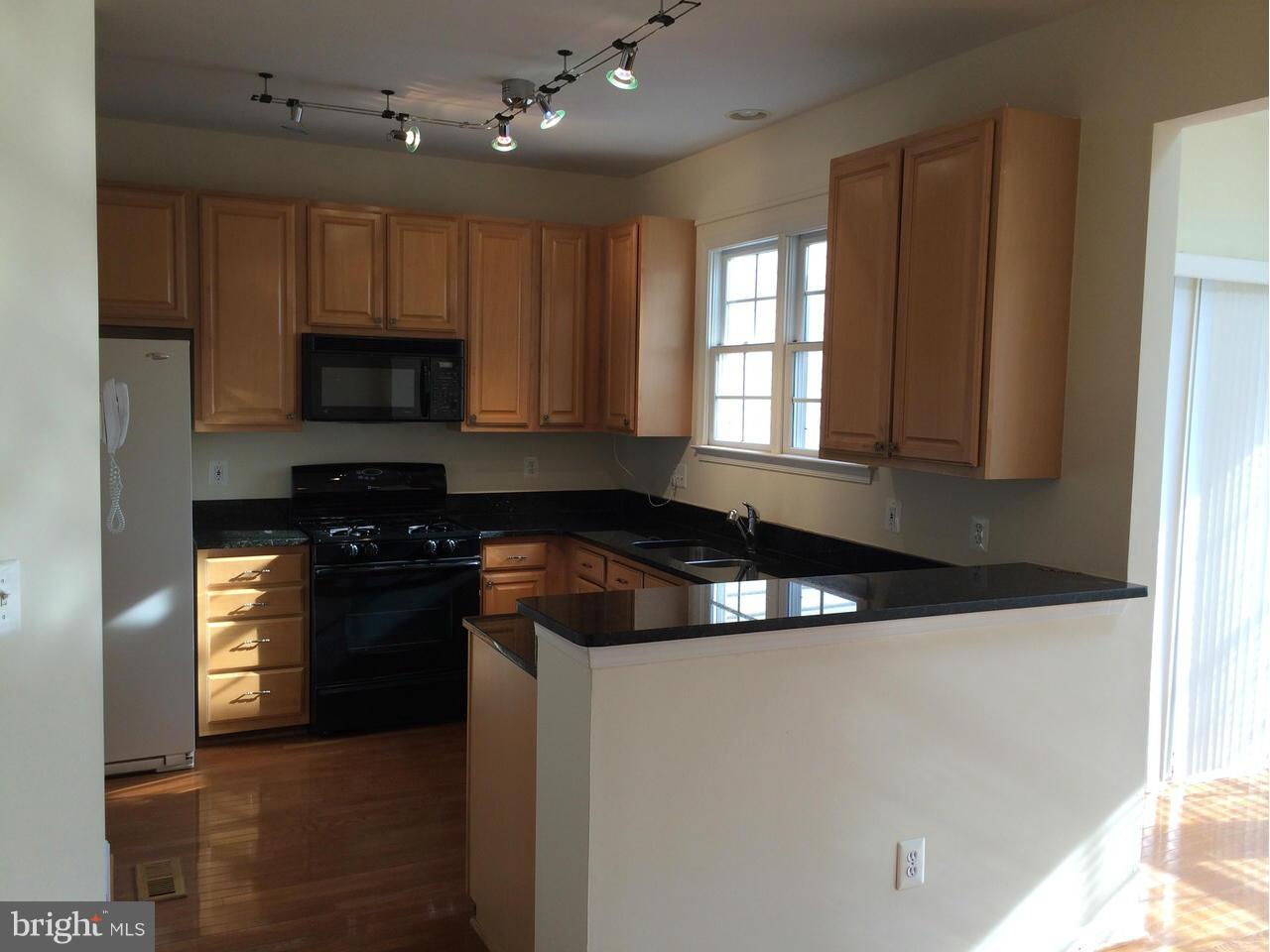 POTOMAC LAKES - Residential Lease