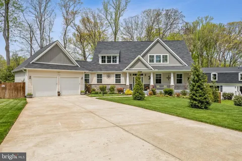 3229 Riverview Drive, Triangle, VA MLS: VAPW2091164