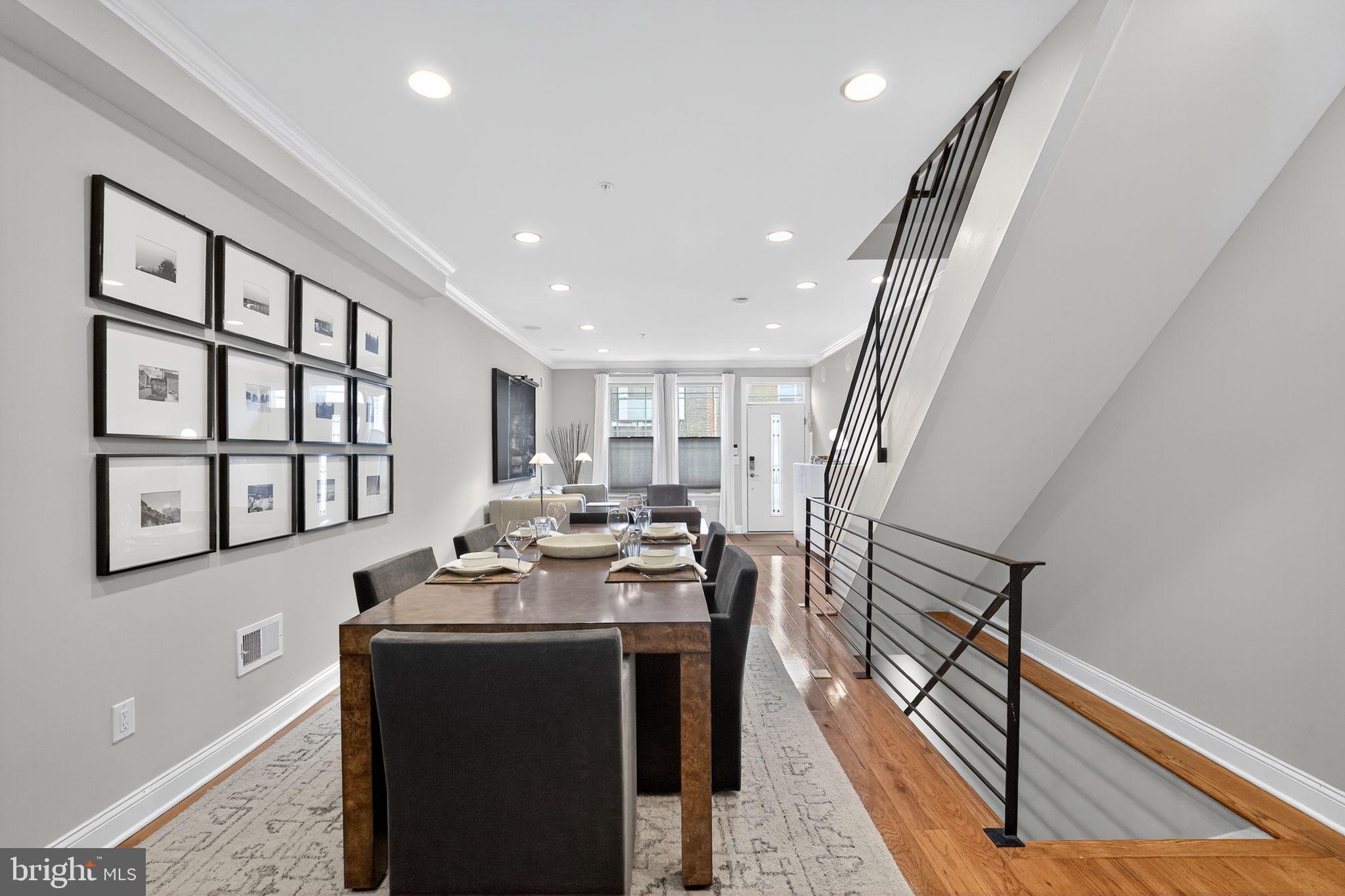 2021 DICKINSON STREET