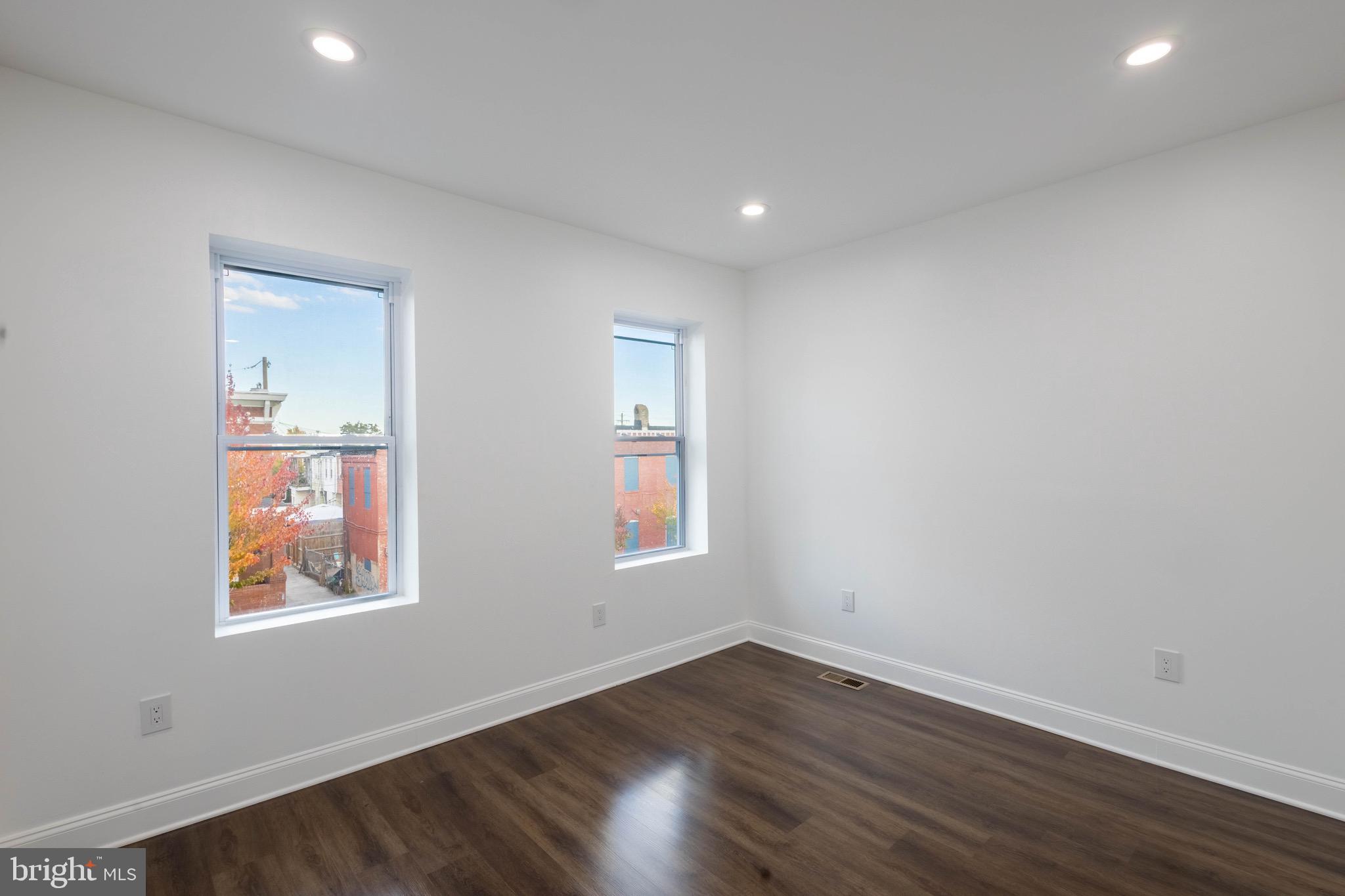 ELLWOOD PARK - Residential Lease