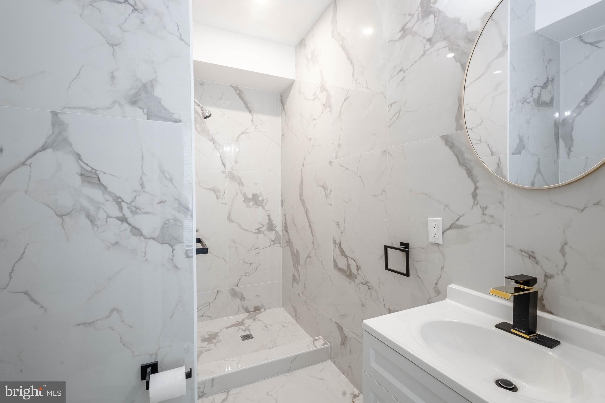 ELLWOOD PARK - Residential Lease