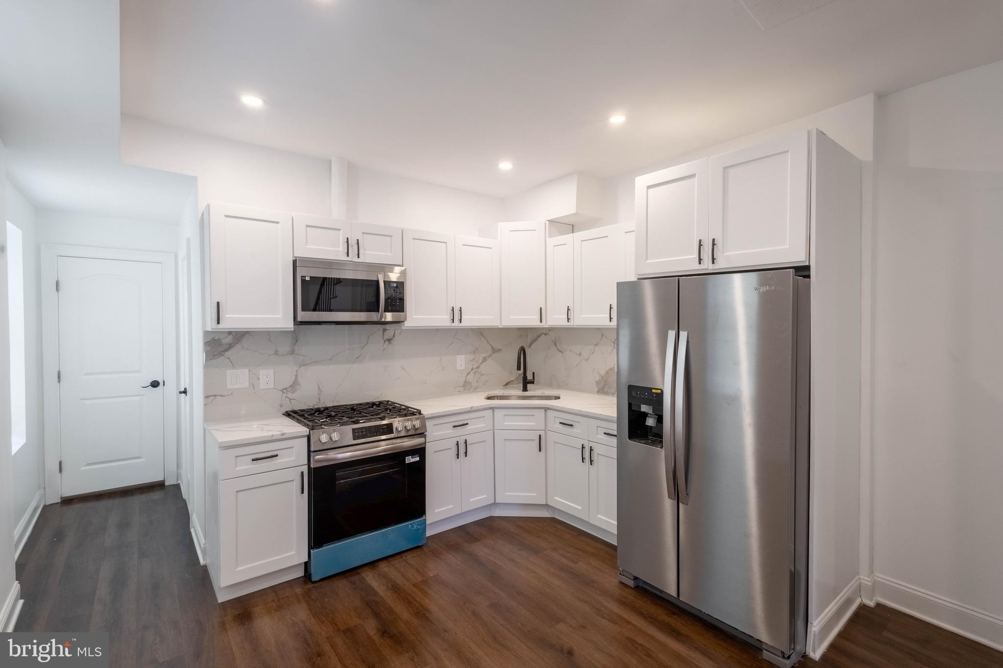 ELLWOOD PARK - Residential Lease