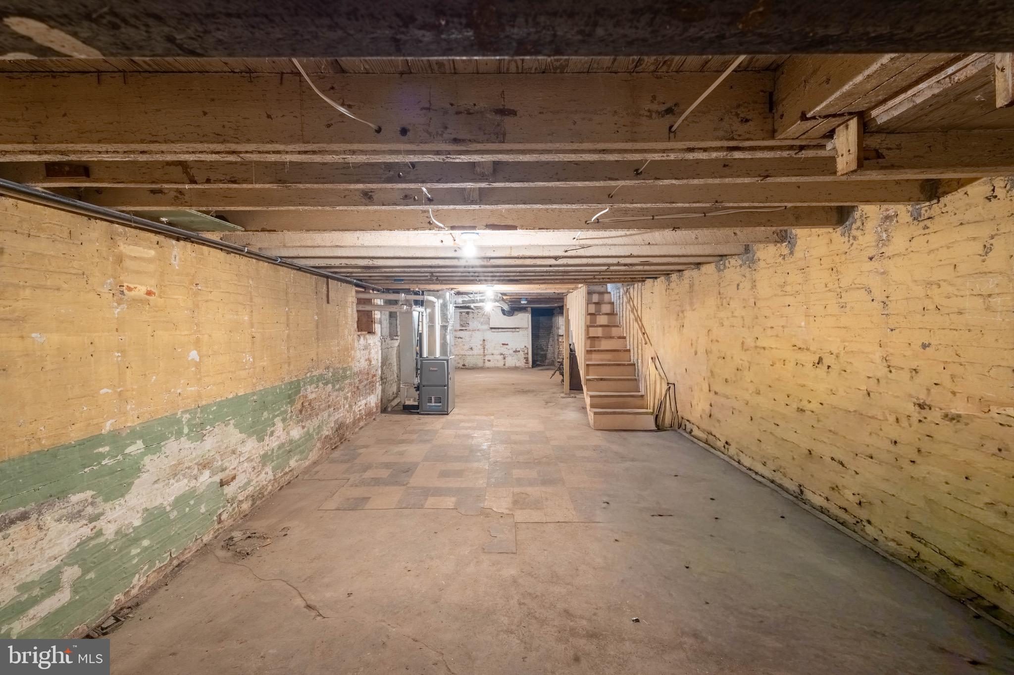 ELLWOOD PARK - Residential Lease