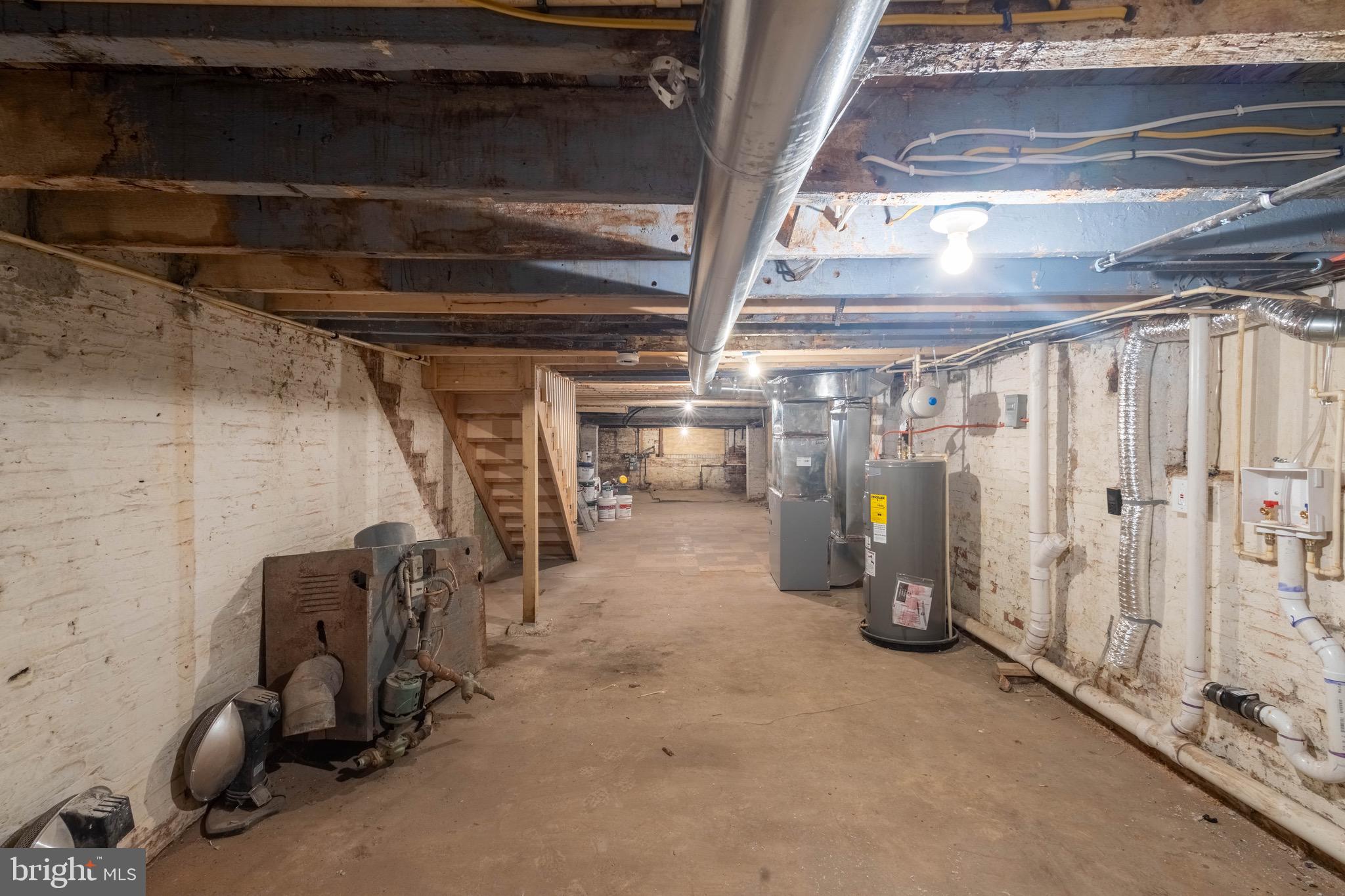 ELLWOOD PARK - Residential Lease