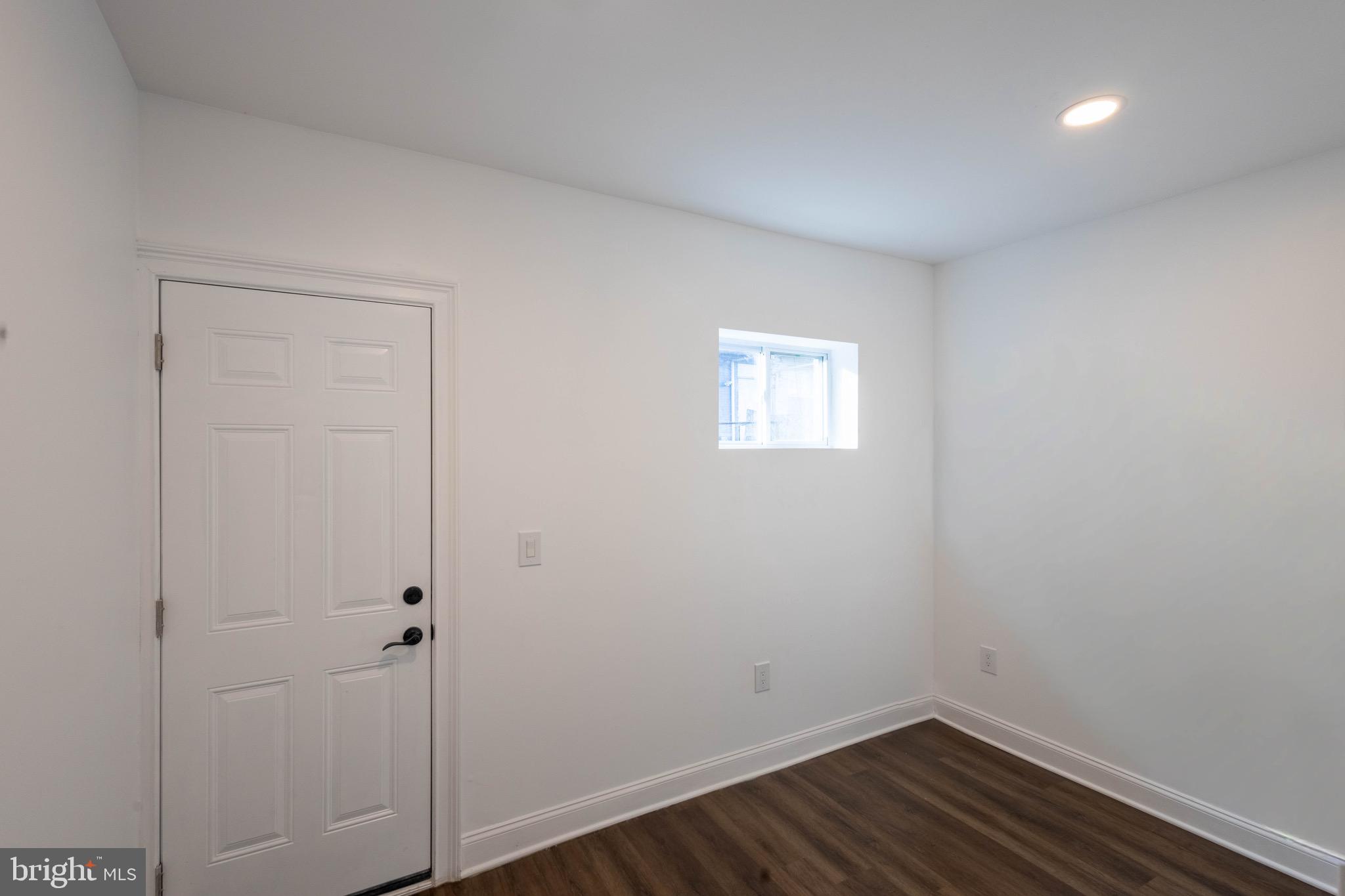 ELLWOOD PARK - Residential Lease