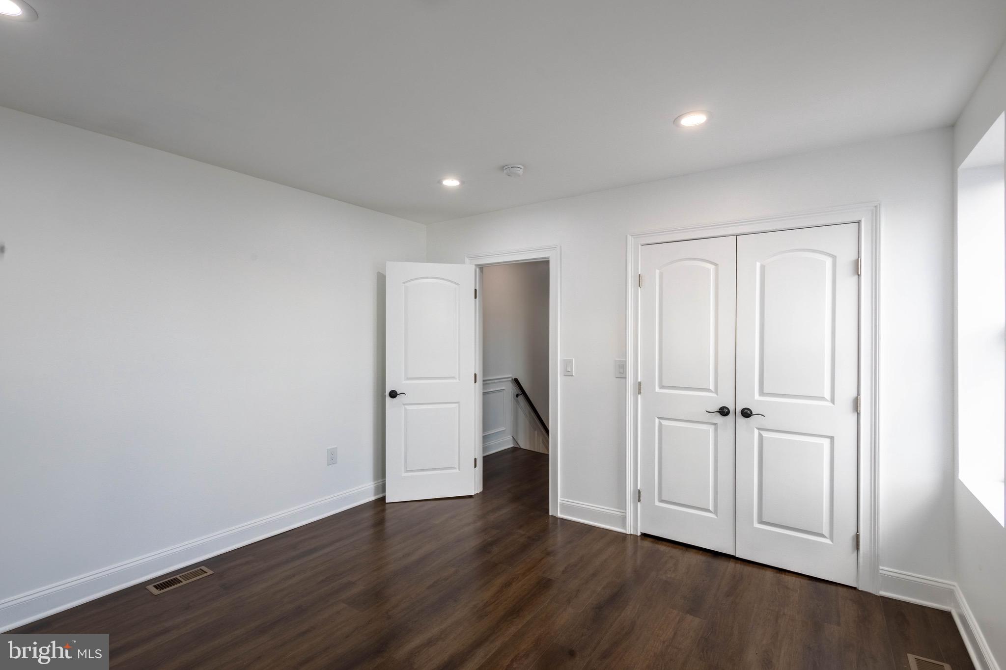 ELLWOOD PARK - Residential Lease