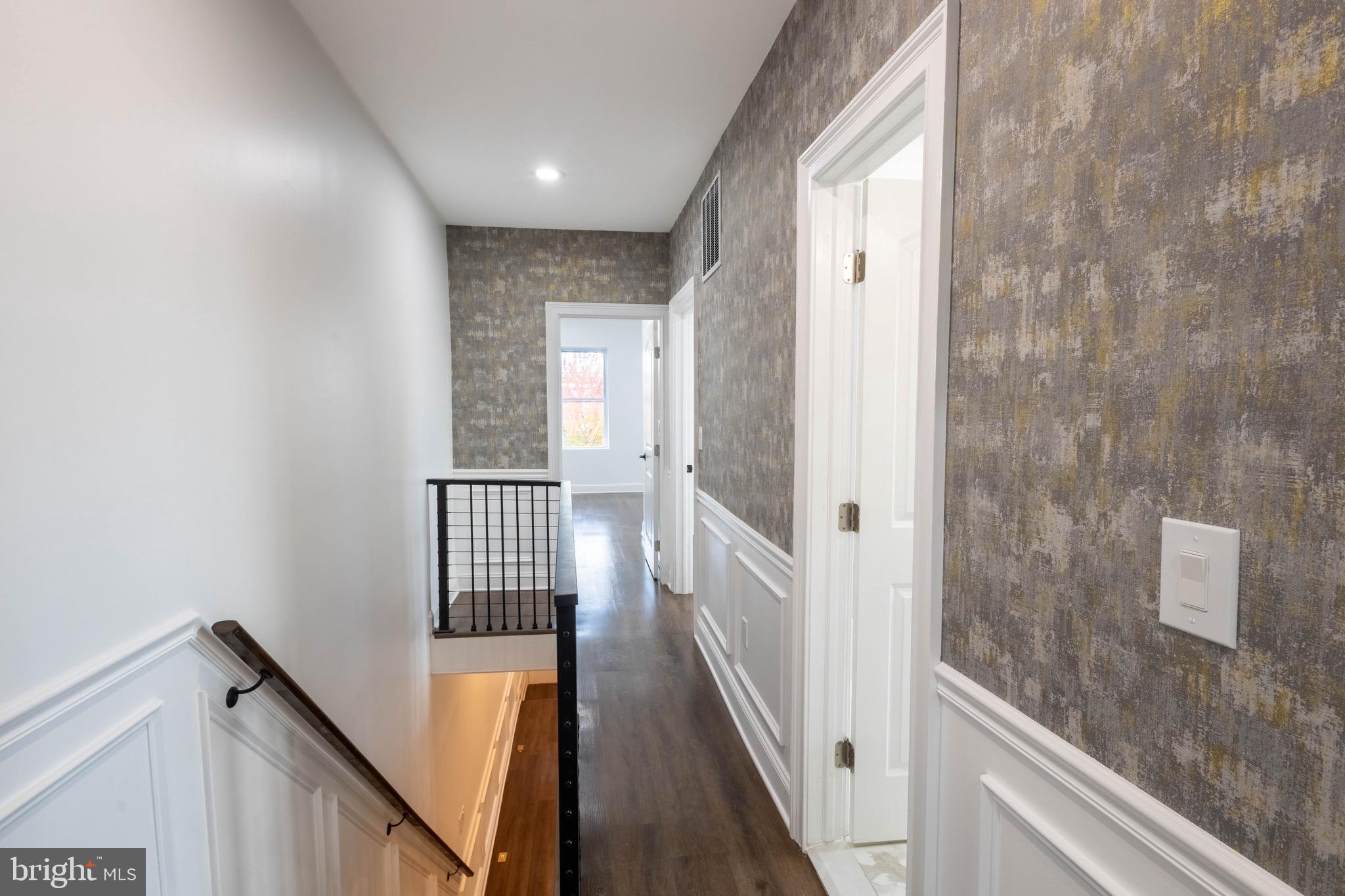 ELLWOOD PARK - Residential Lease