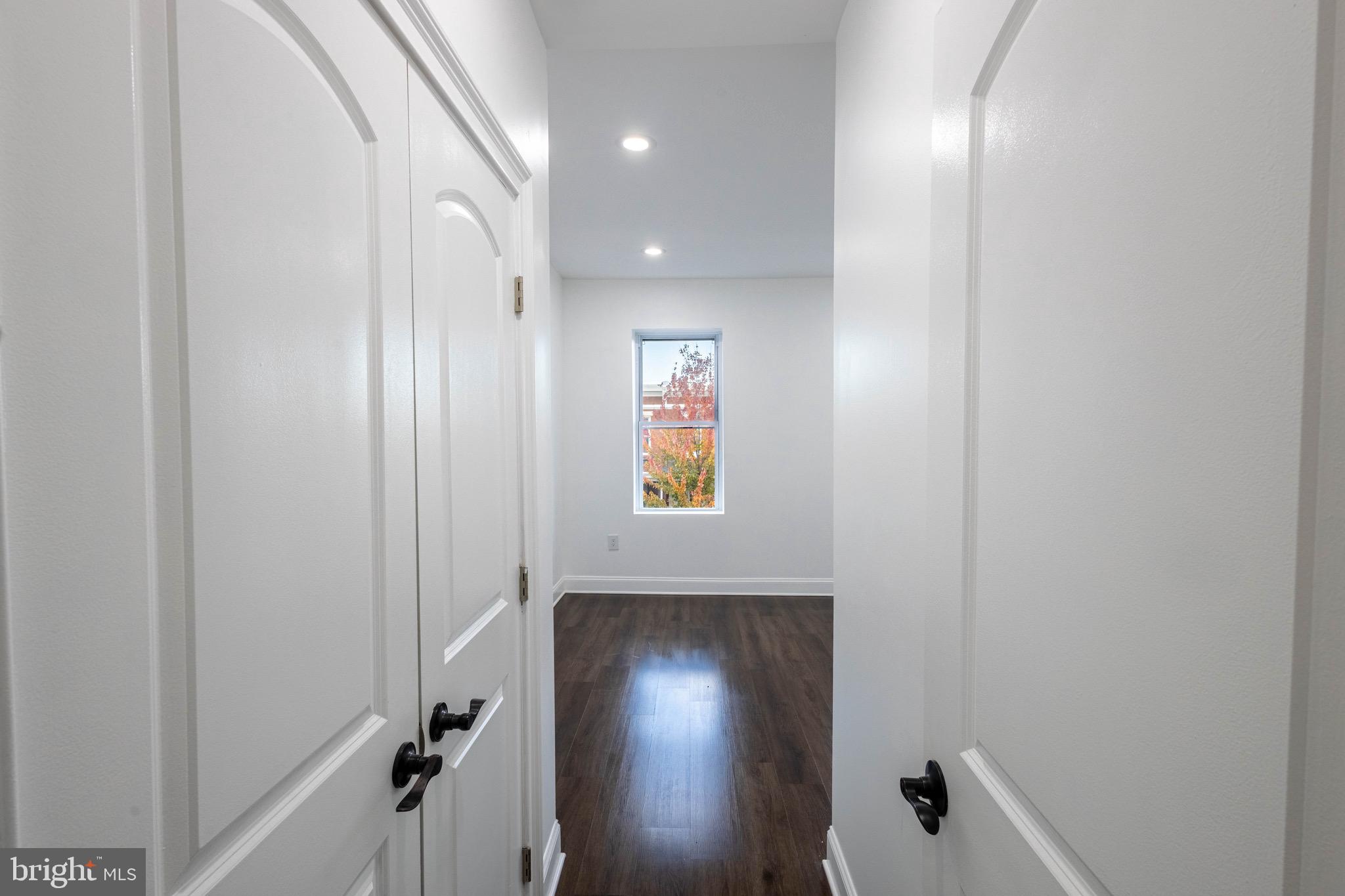 ELLWOOD PARK - Residential Lease