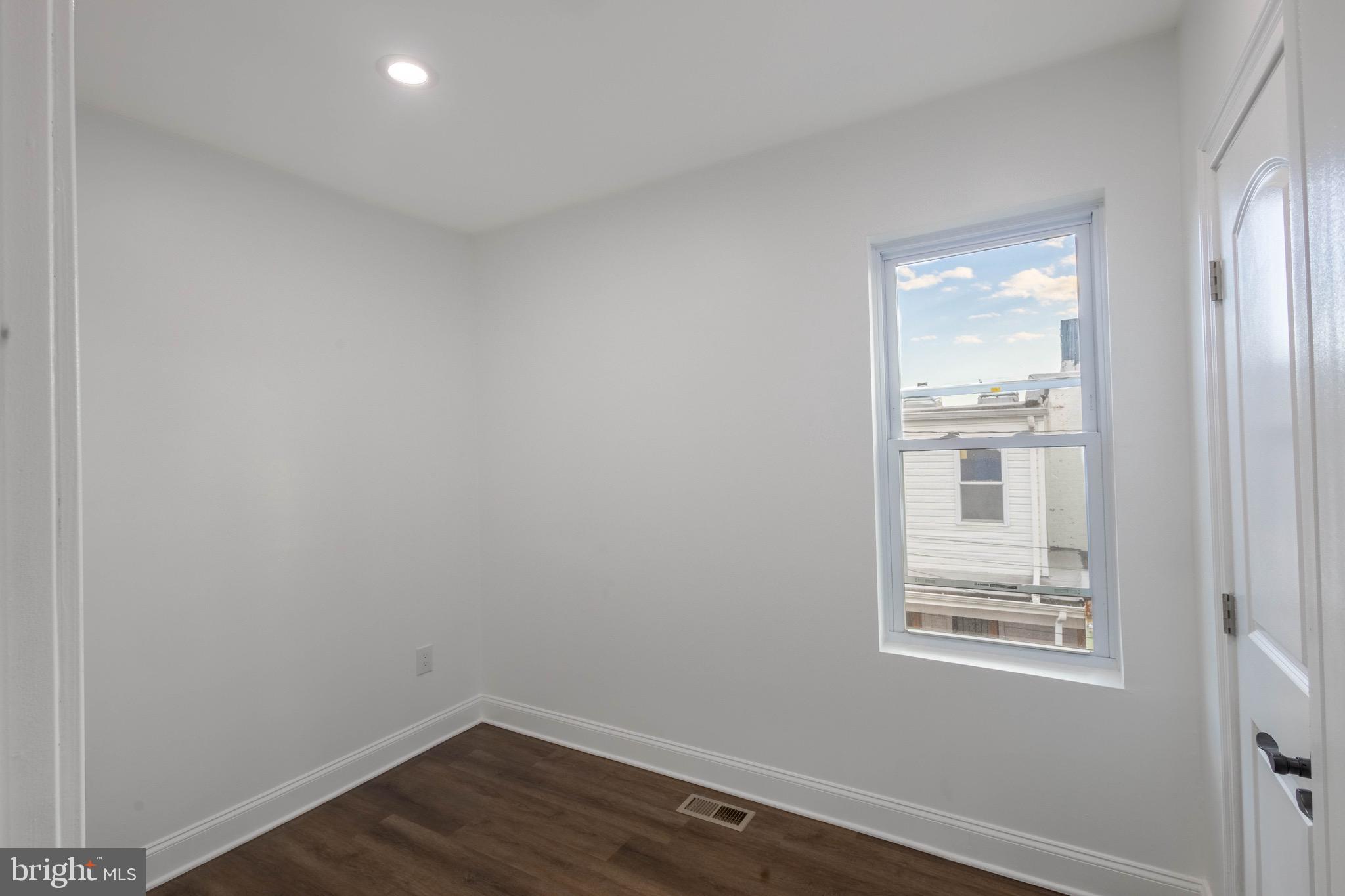 ELLWOOD PARK - Residential Lease