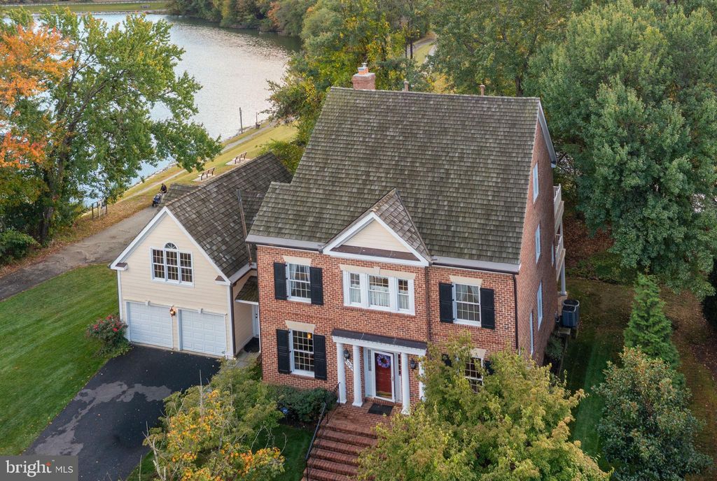 Photo of 602 Firehouse Lane, GAITHERSBURG, MD 20878 (MLS # MDMC2202694)