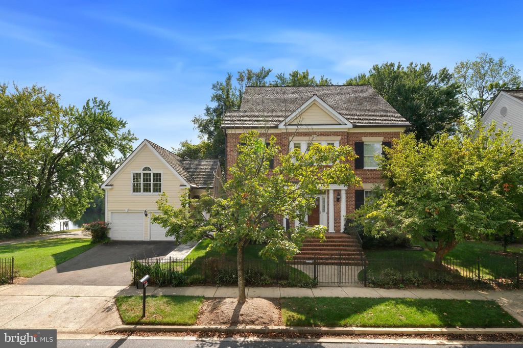 Photo of 602 Firehouse Lane, GAITHERSBURG, MD 20878 (MLS # MDMC2202694)
