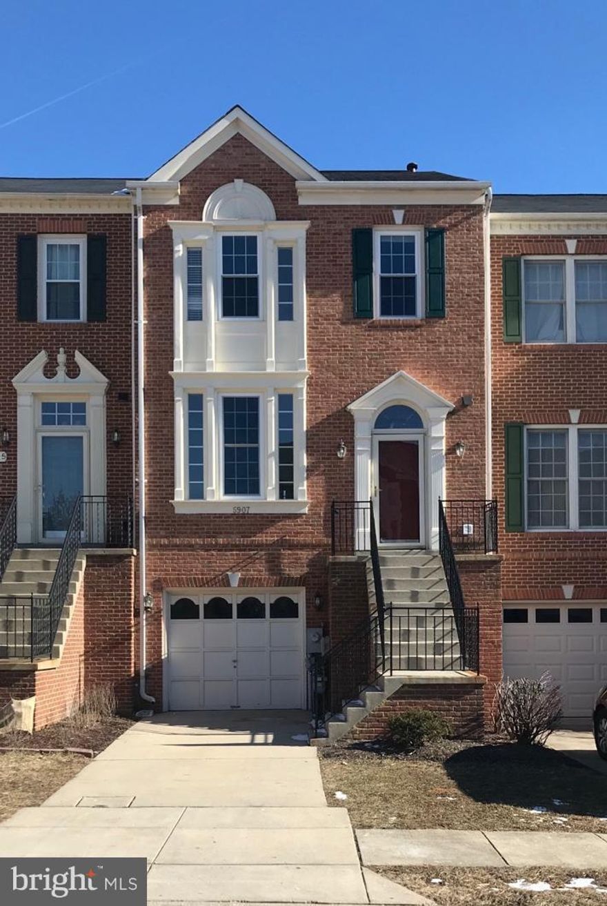 Gorgeous brick front townhouse in HC, 3 BR/3 ful BT, New paint, New Carpet, Upgraded kitchen w/ SS appliances, Hardwood floors, open floor plan, Crown molding, Master suite w/ separate shower & double vanities. Spacious and finished walkout basement, Great school zone, Close to I-95, shopping, golf, and etc, Must see!
