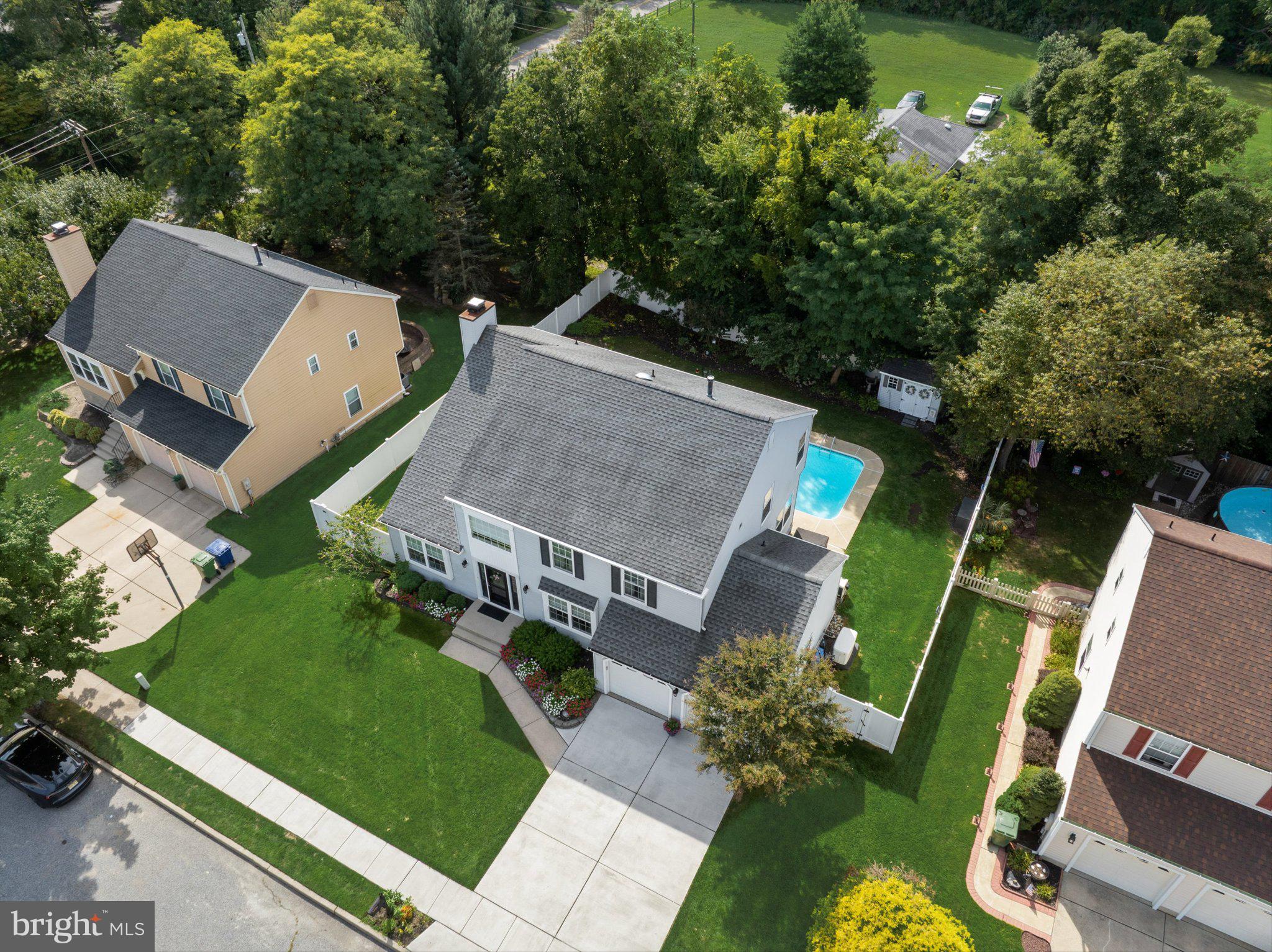 4 CLIFFORD LANE