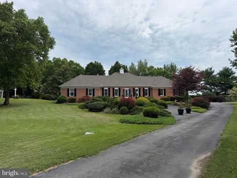 Homes For Sale - 22 Clear Back Road<br/> Warren County, FRONT ROYAL, VA 22630