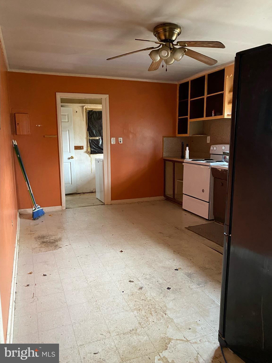 MRS H L STINNETT - Residential