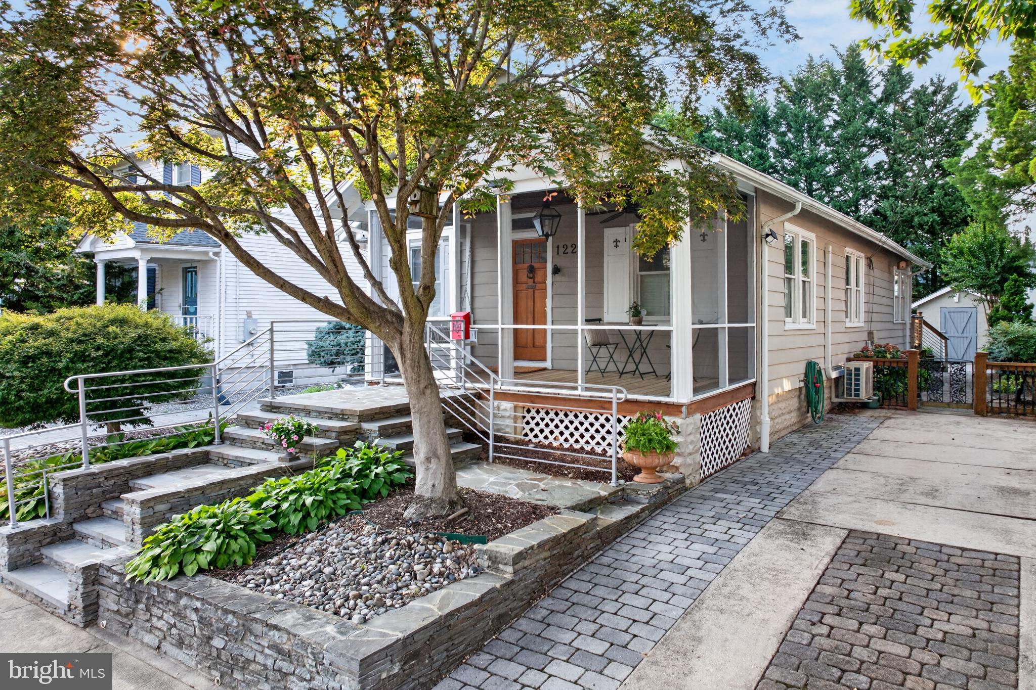 122 SMITH AVENUE