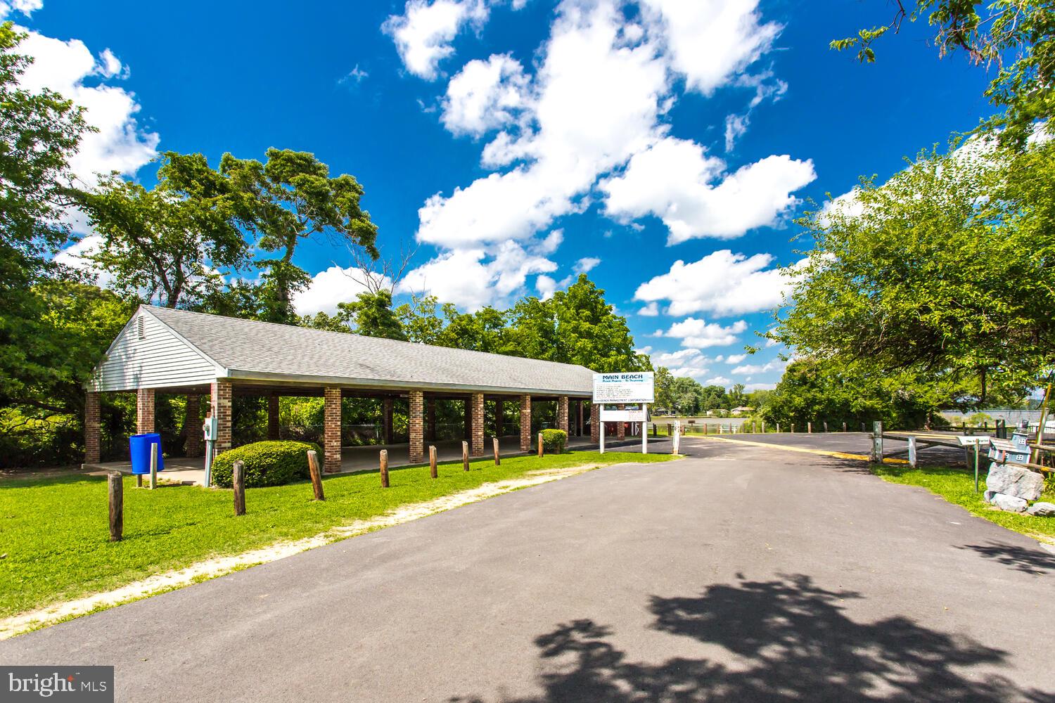 GOLDEN BEACH - Residential